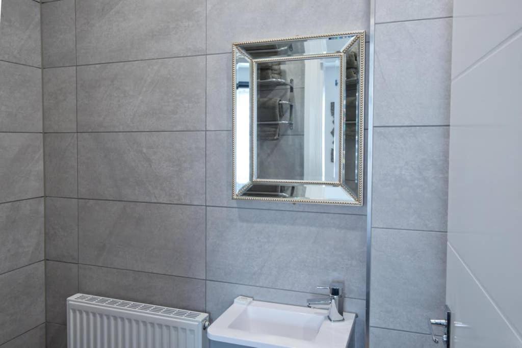 One-Bedroom Apartment - Photo 3