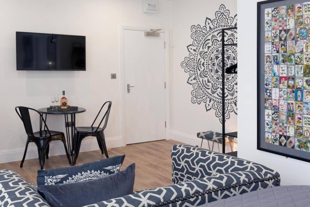 One-Bedroom Apartment - Photo 11