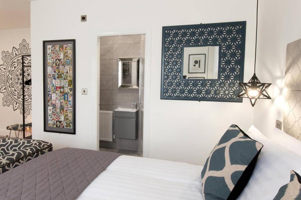 One-Bedroom Apartment - Photo 12