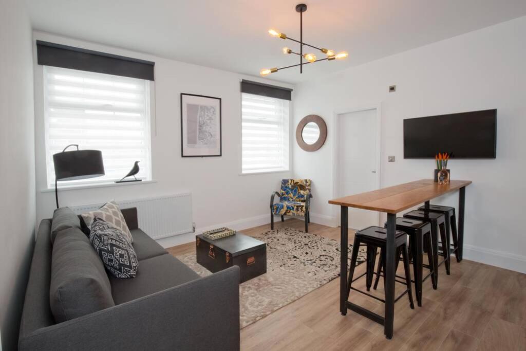 One-Bedroom Apartment - Photo 1