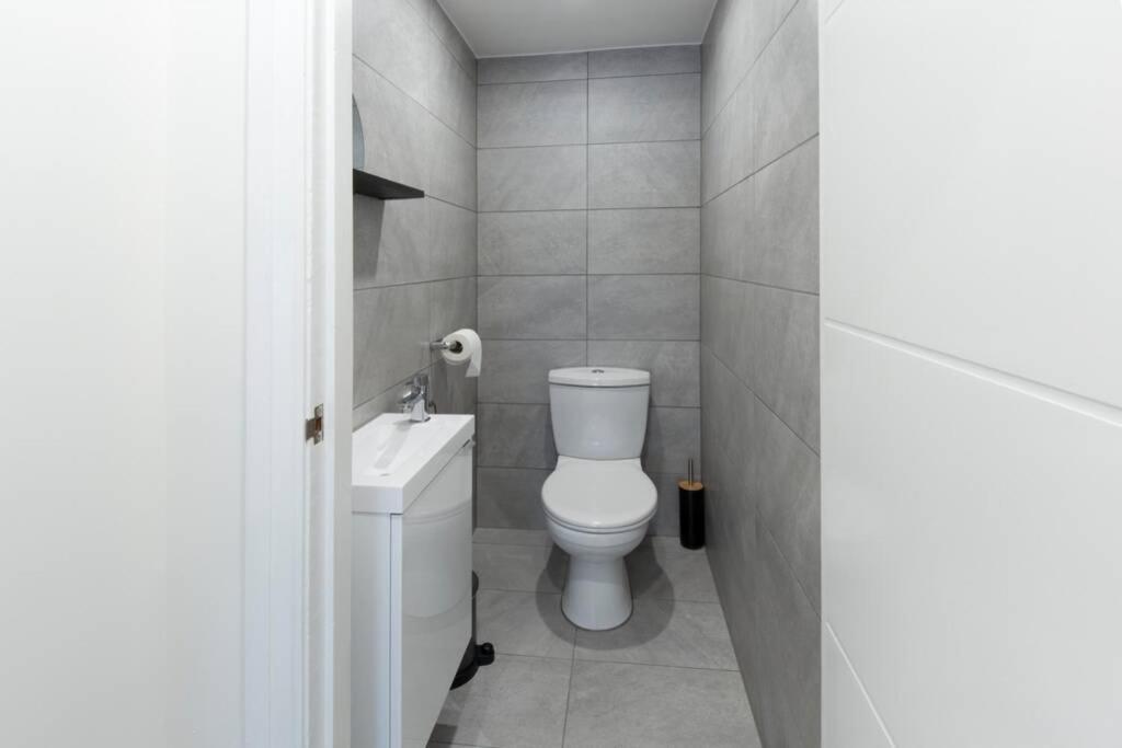One-Bedroom Apartment - Photo 15