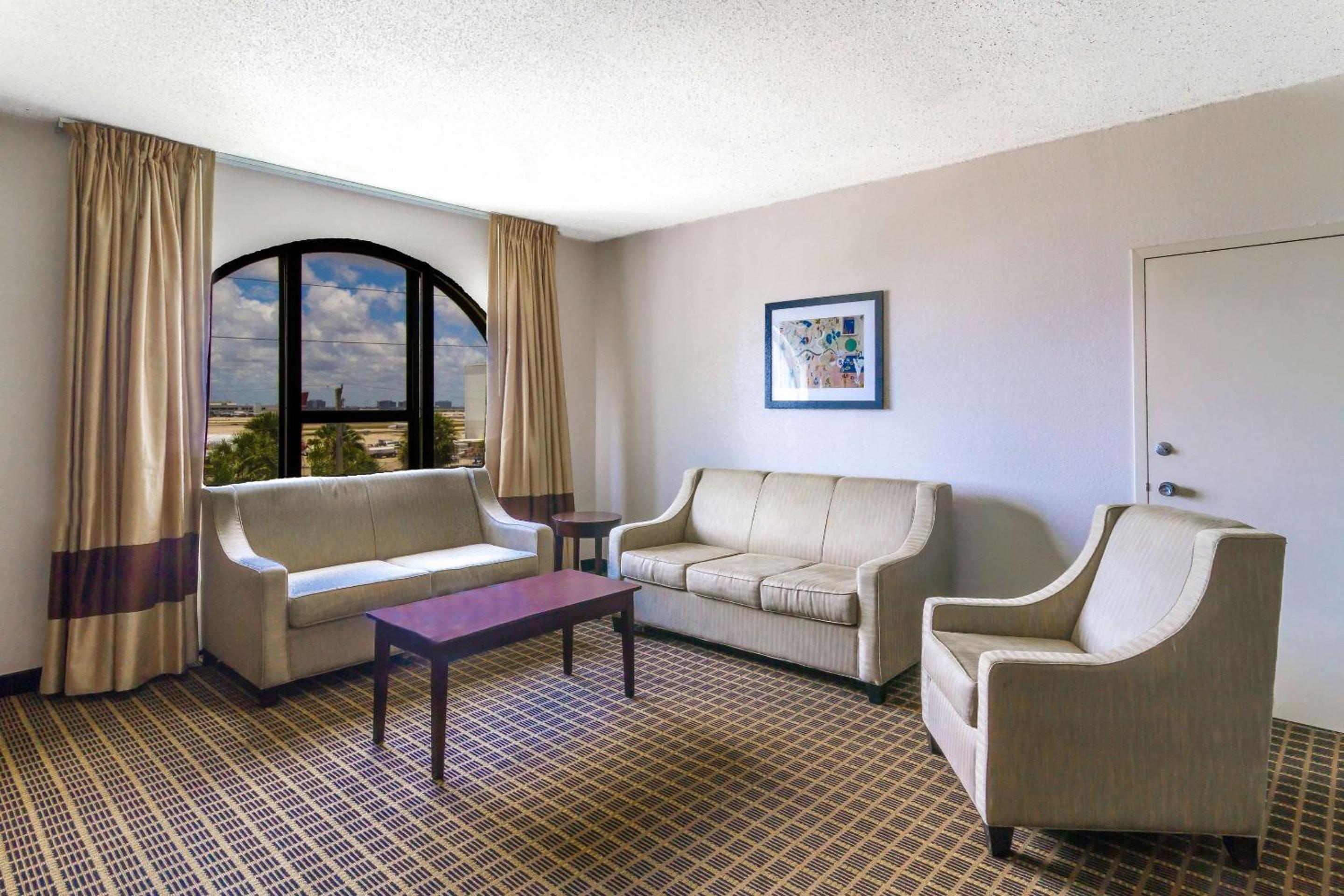 Clarion Inn & Suites Miami International Airport — photo 66
