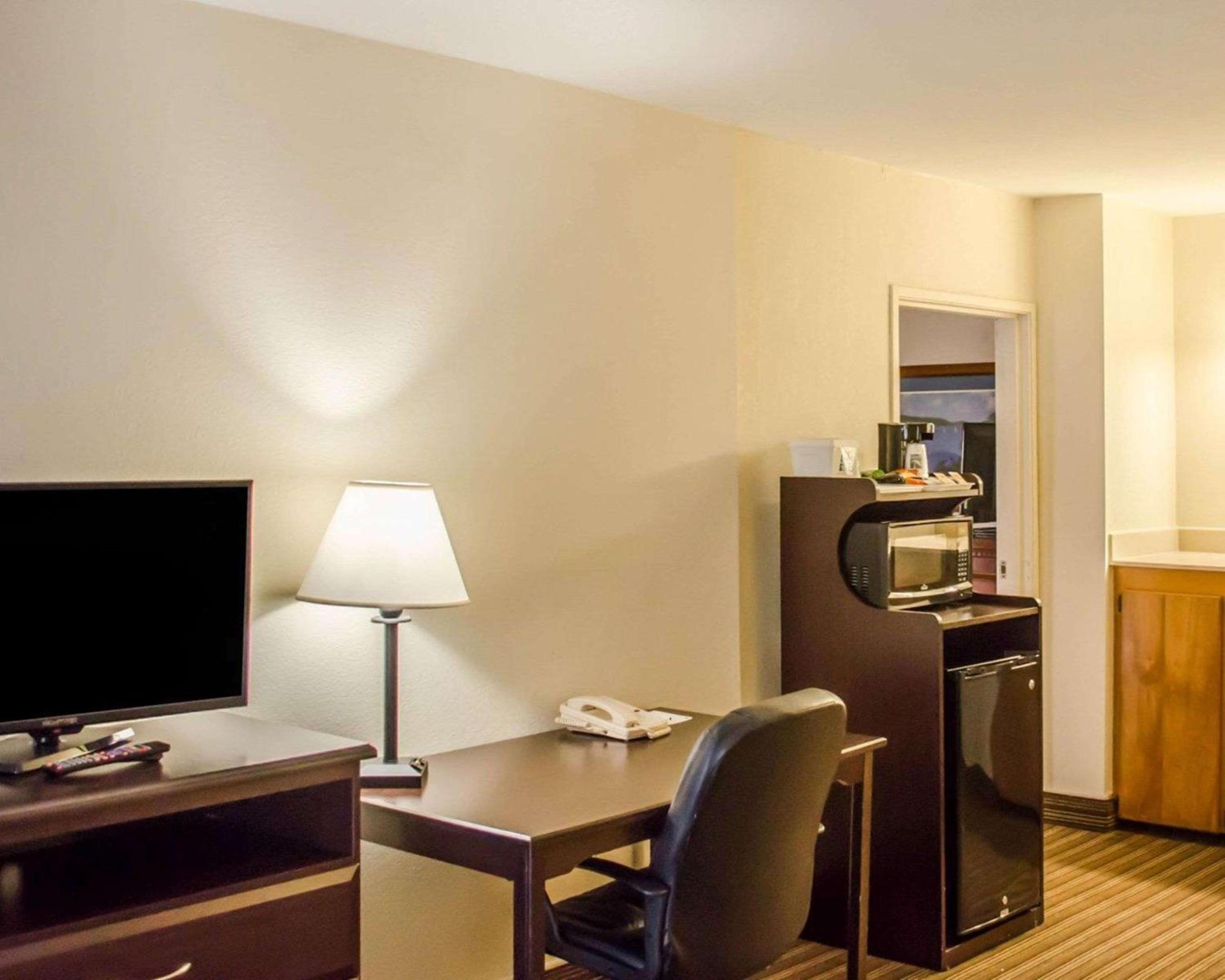 Suite with Two Double Beds with Sofa Bed - Non-smoking - Photo 1