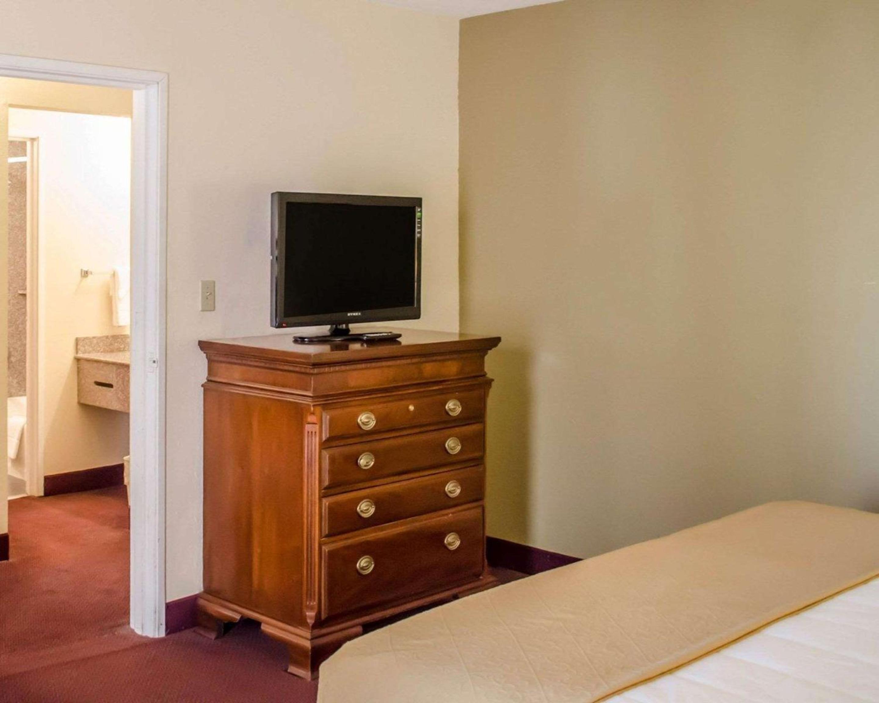 King Suite - Non-Smoking - Photo 1