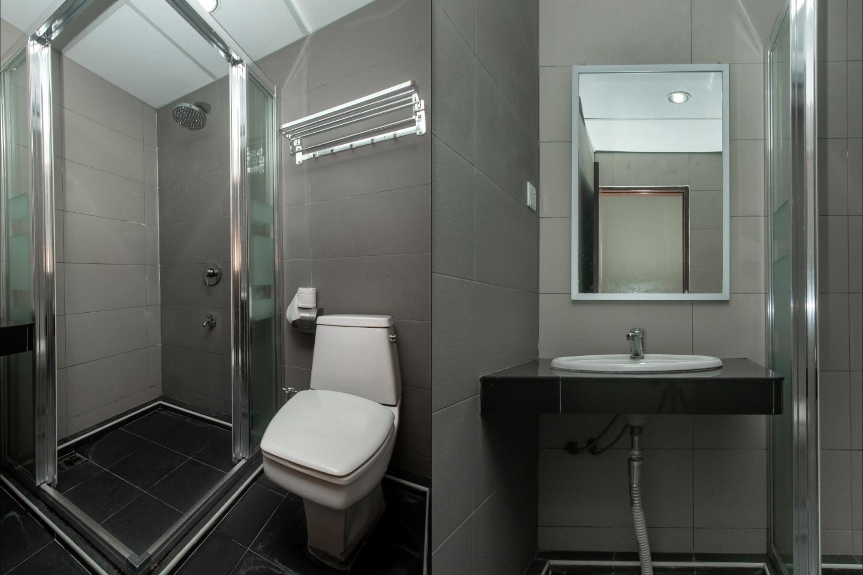 Deluxe Double Room - Photo 8