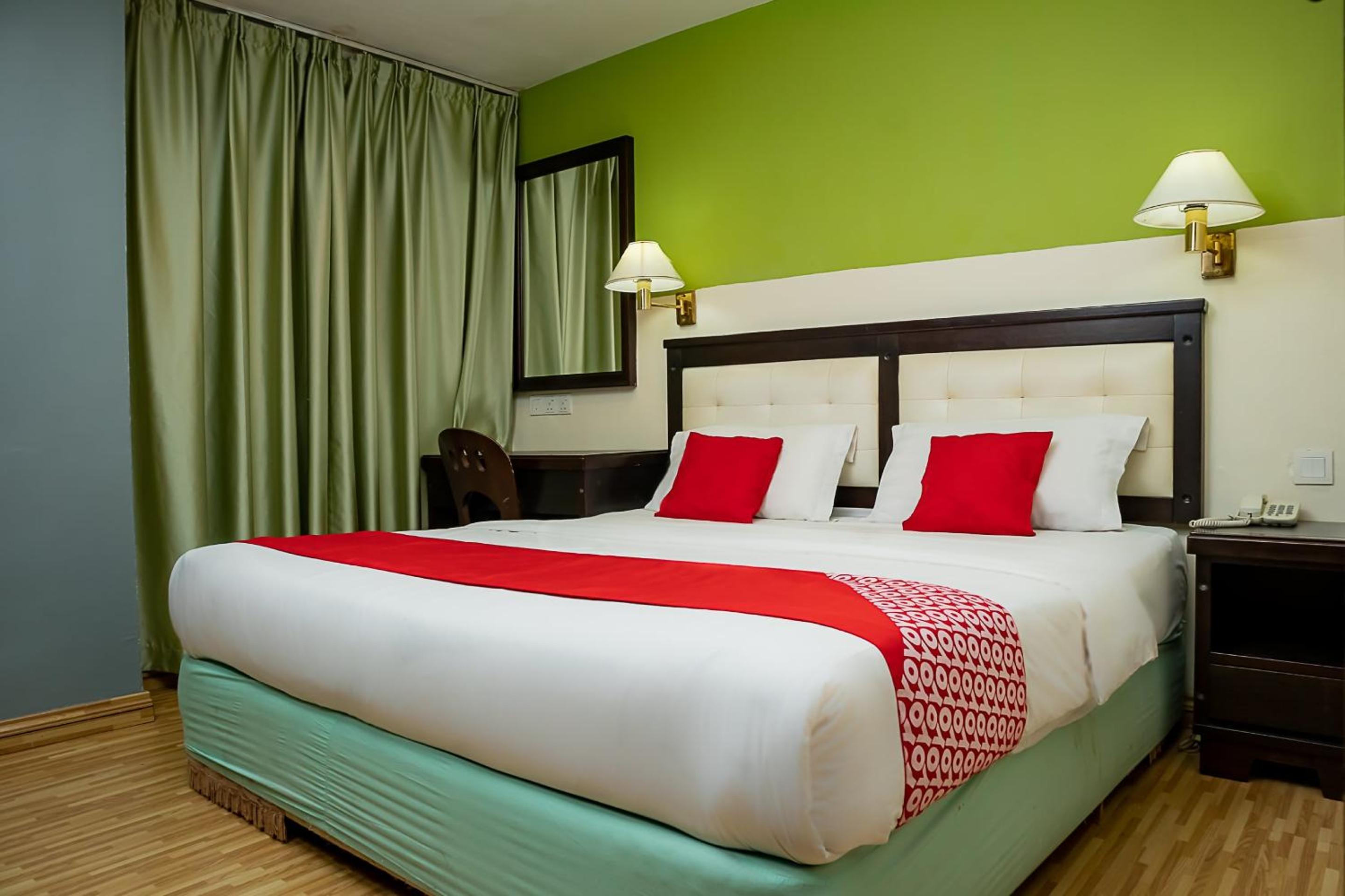 Standard King Room - Photo 4