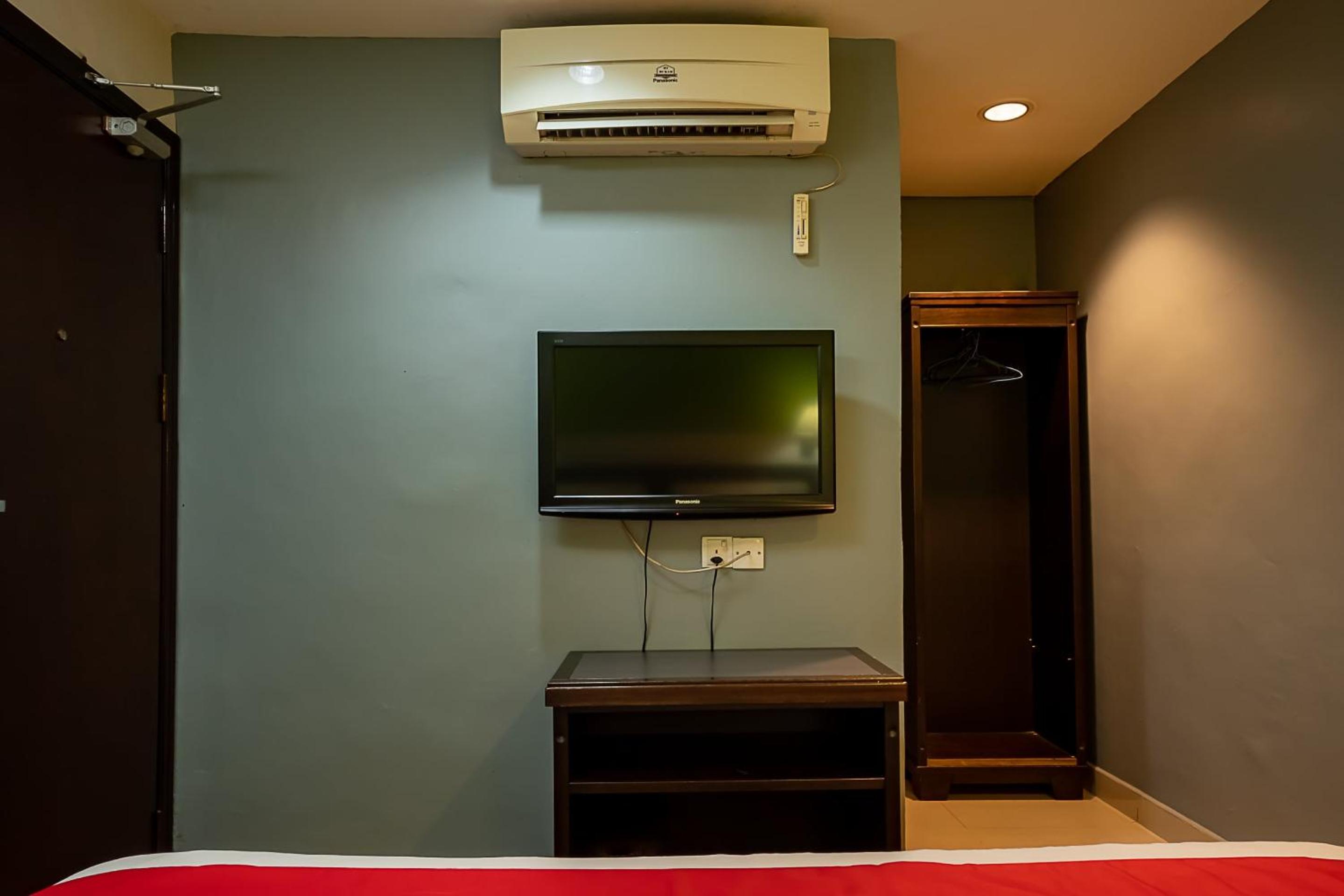 Standard King Room - Photo 6