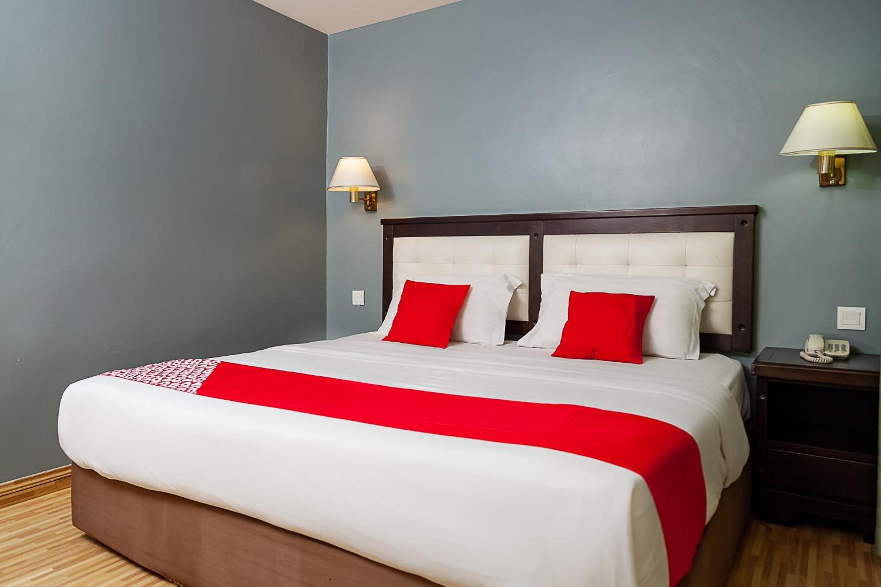 Deluxe King Room - Photo 1