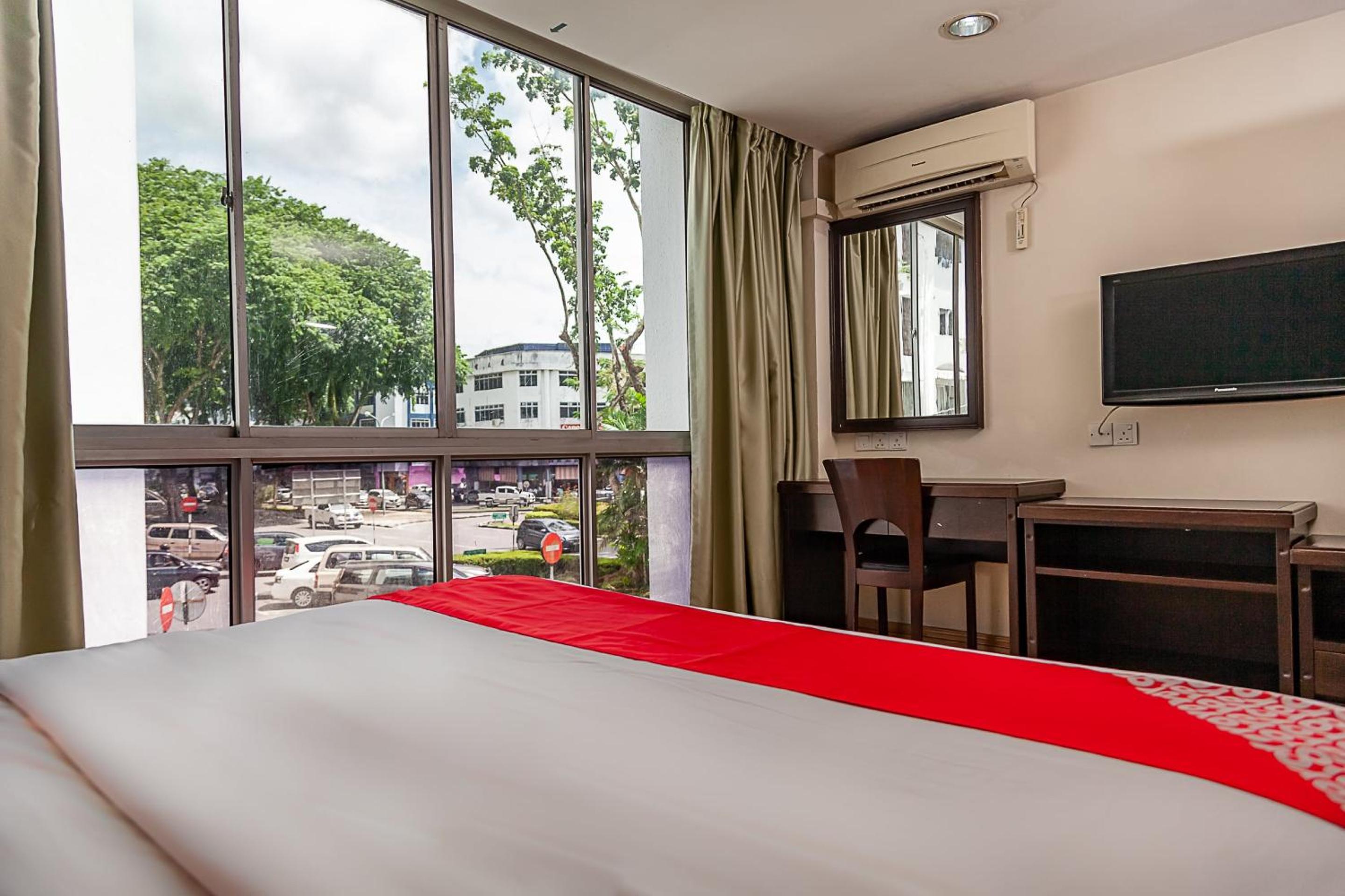 Deluxe King Room - Photo 4