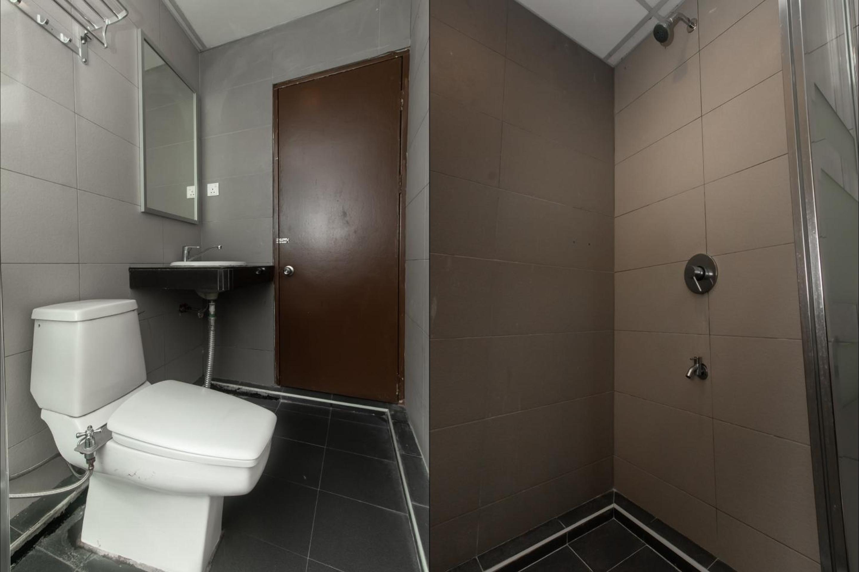 Deluxe King Room - Photo 5