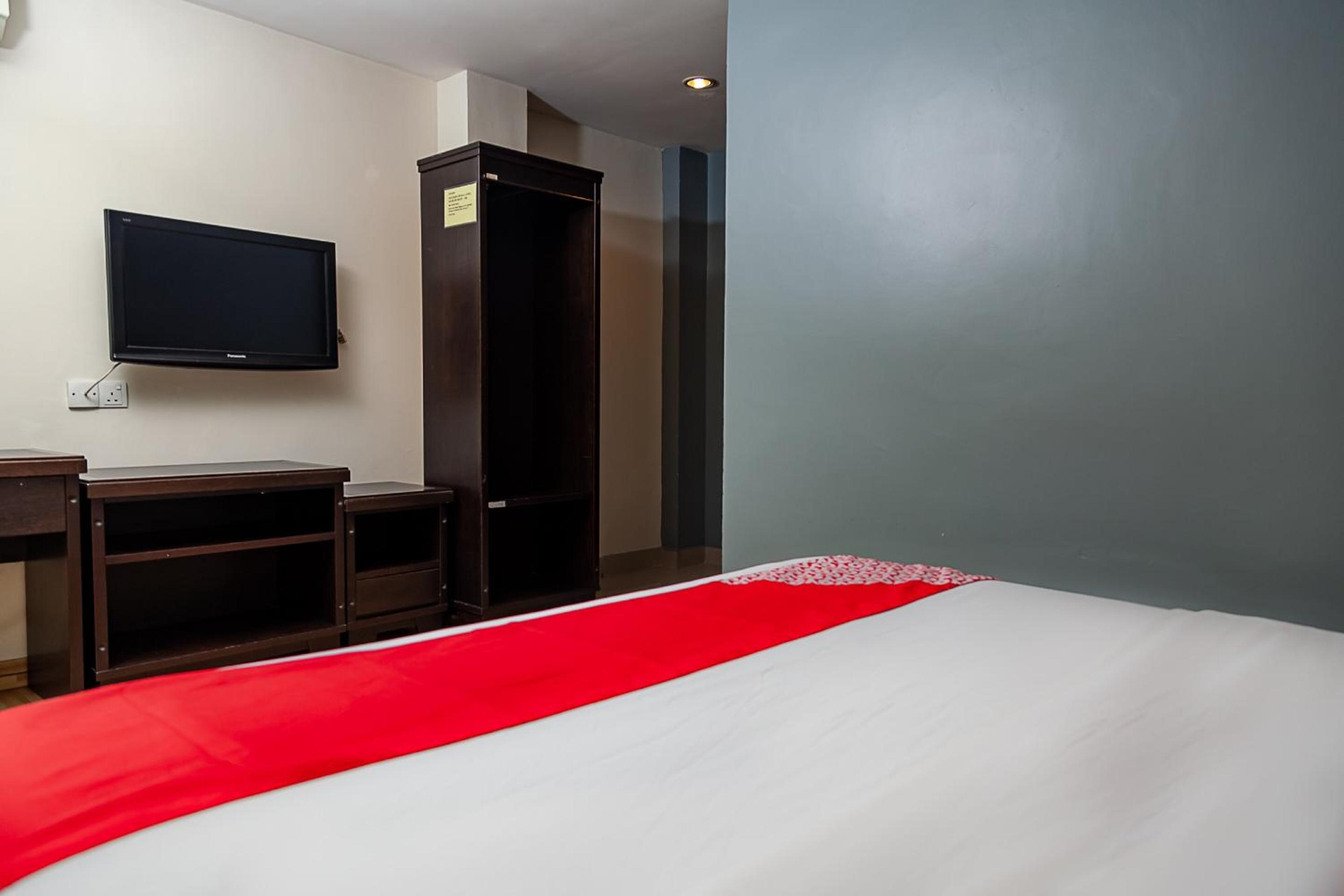 Deluxe King Room - Photo 6