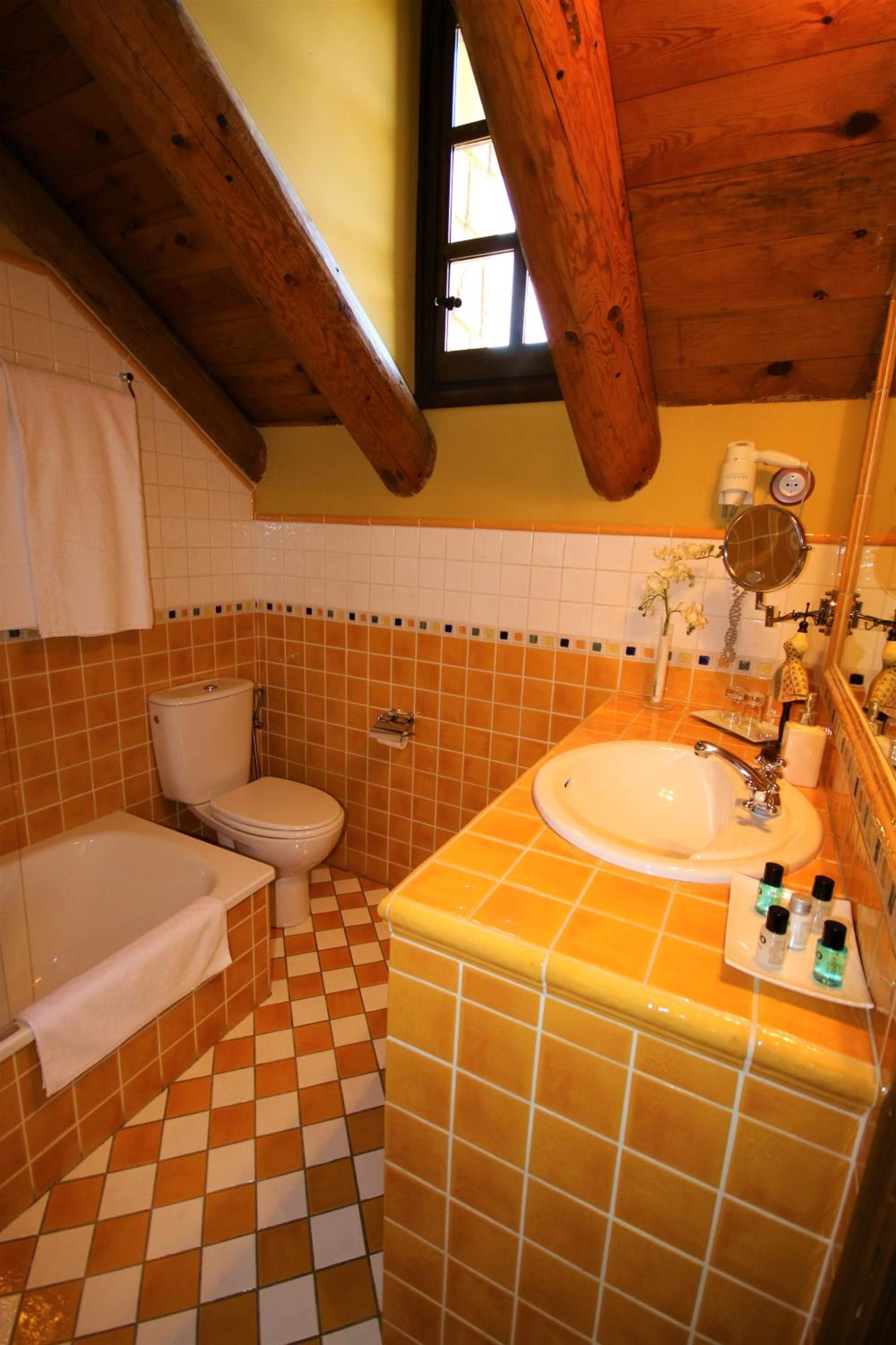 Superior Twin Room - Photo 13