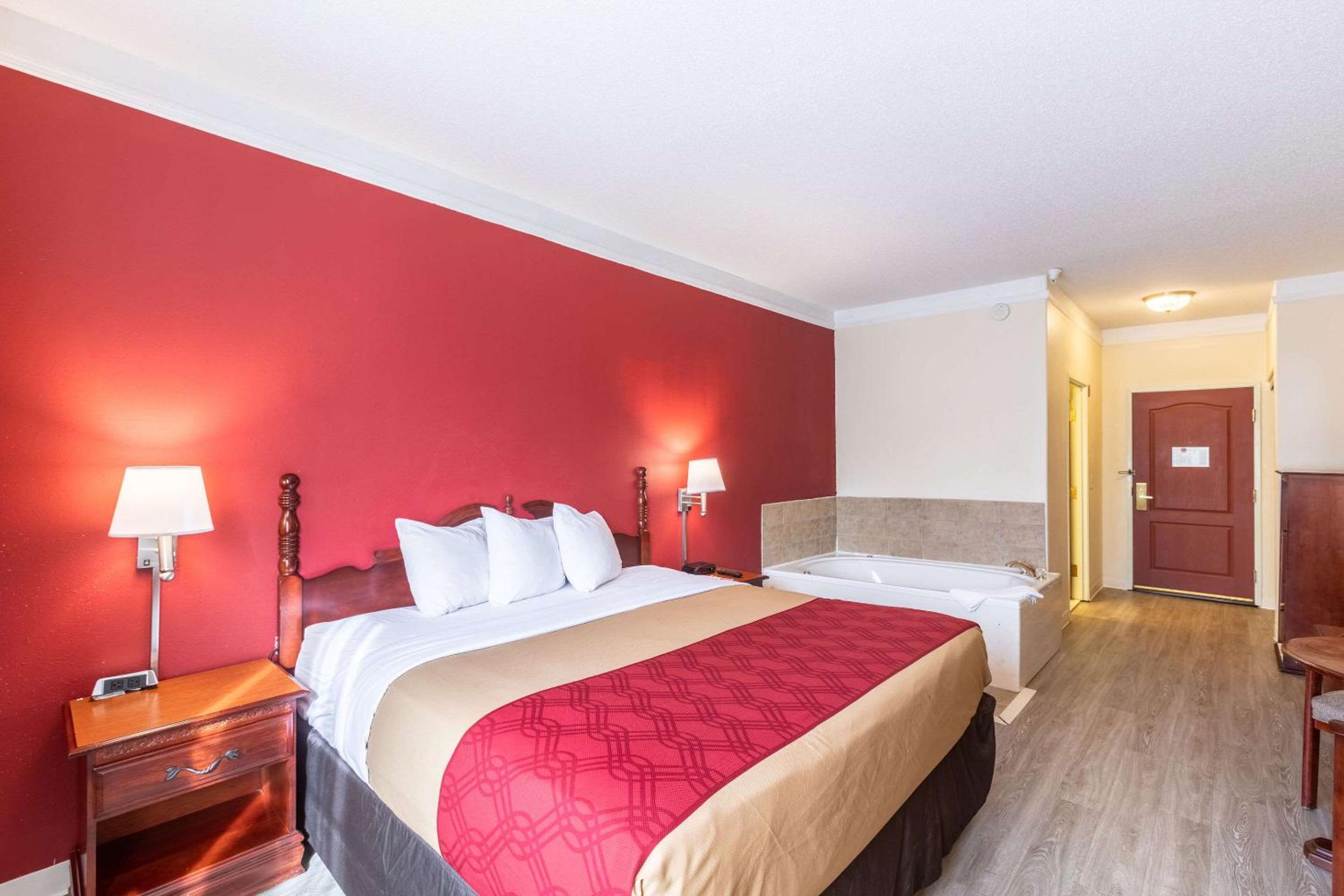 King Room with Whirlpool - Non-smoking photo 3