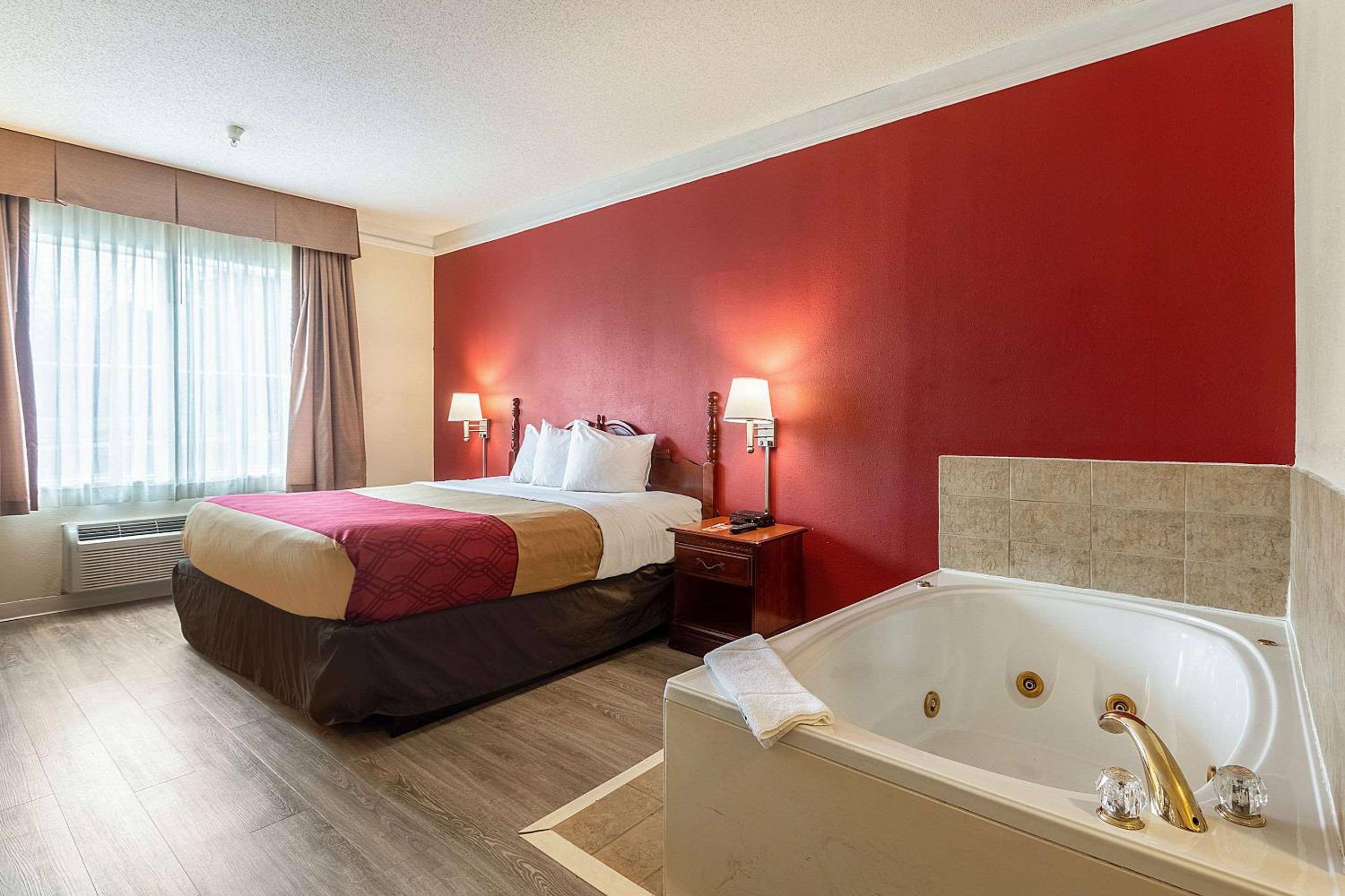 King Room with Whirlpool - Non-smoking photo 1