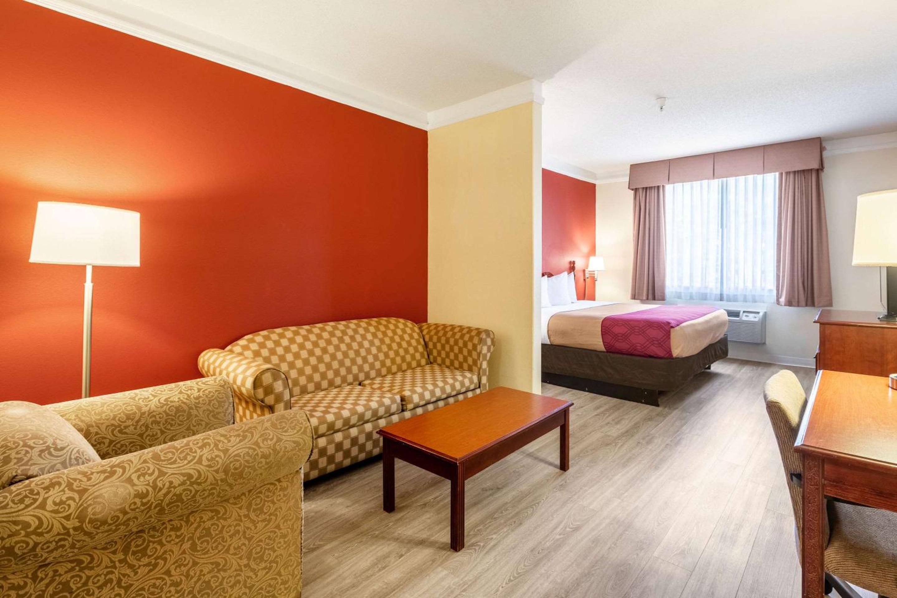 King Suite - Non-Smoking - Photo 1