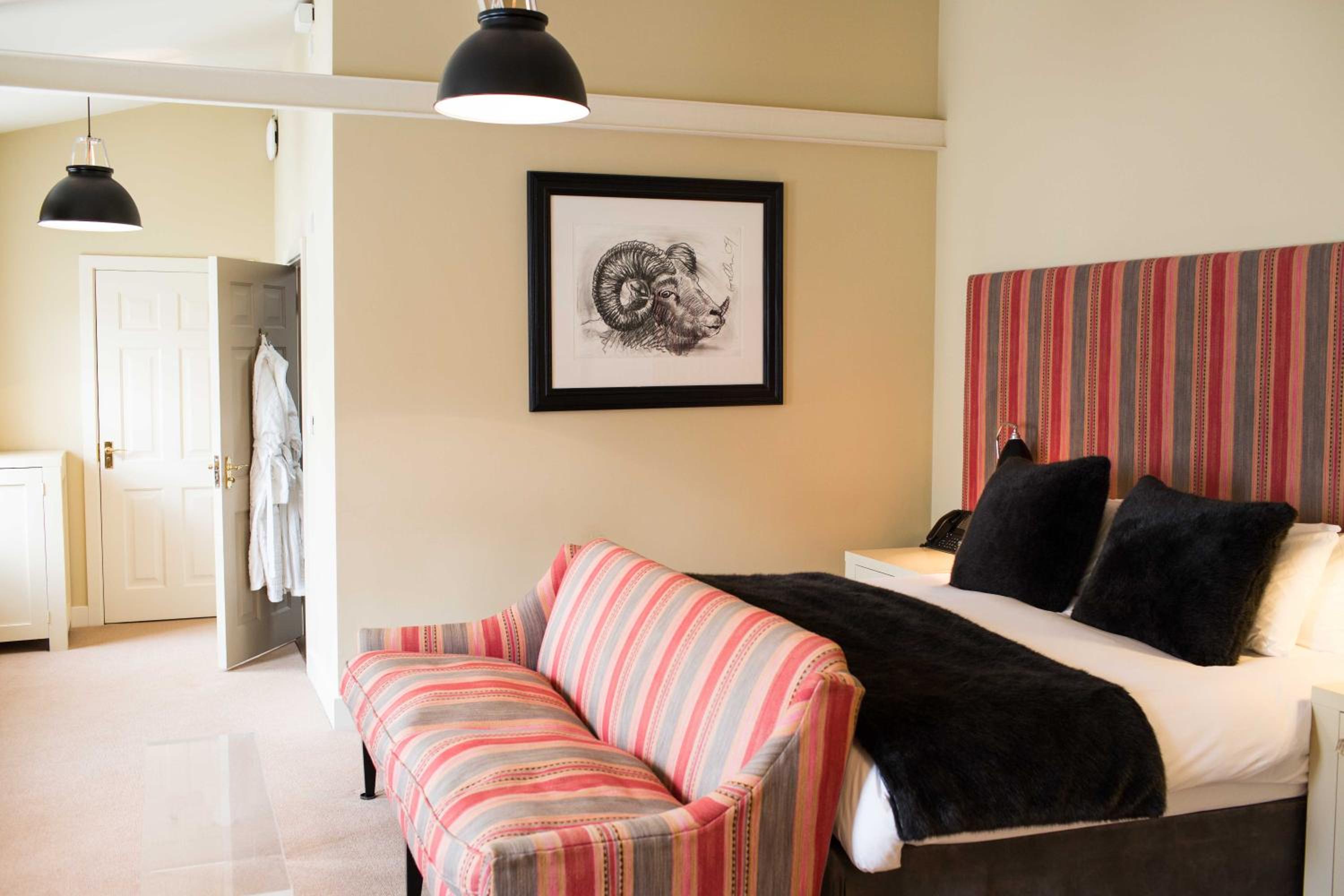 Luxury King Room - Photo 13