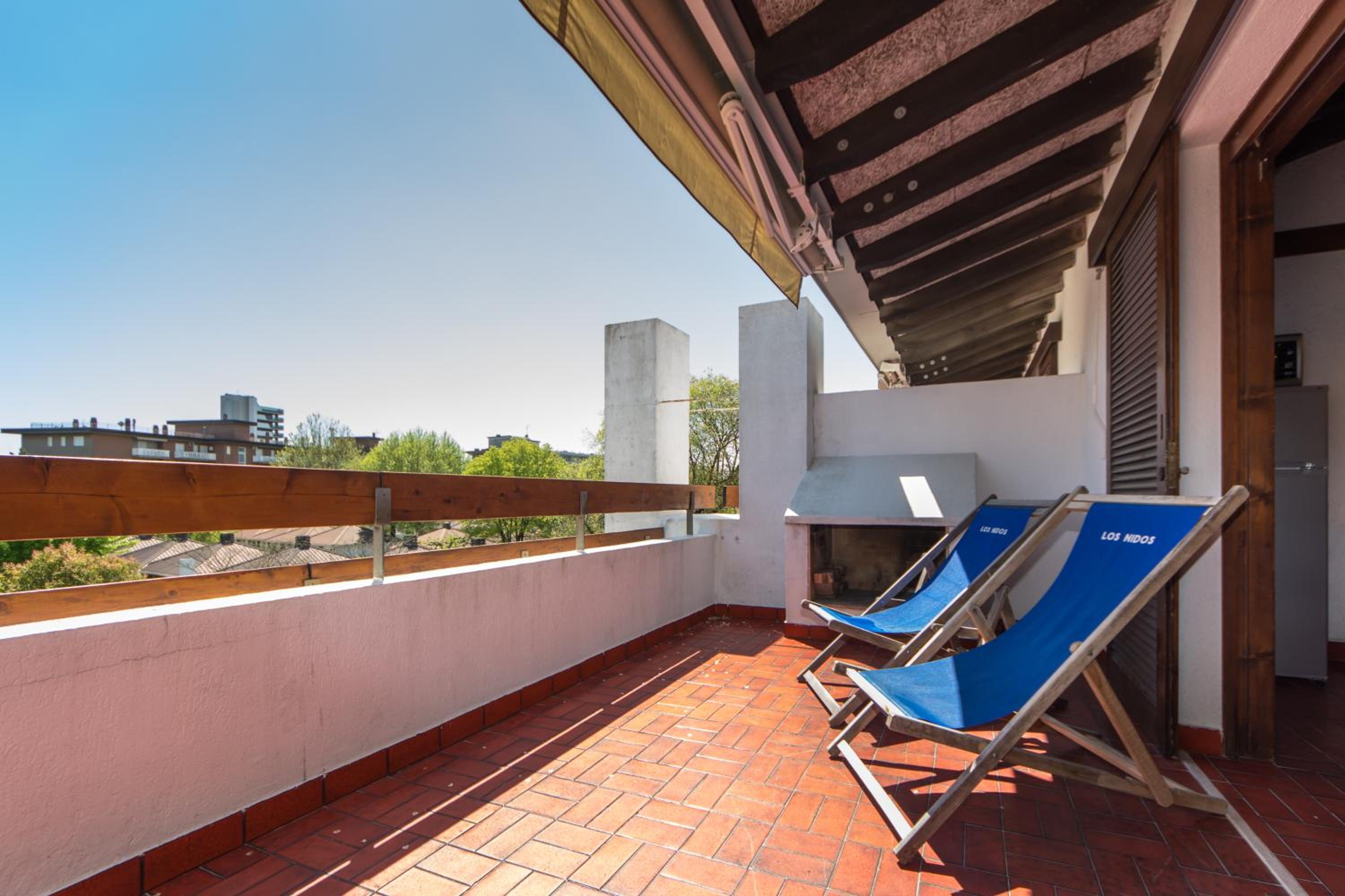 Economy Small One-Bedroom Apartment with Balcony - Photo 2