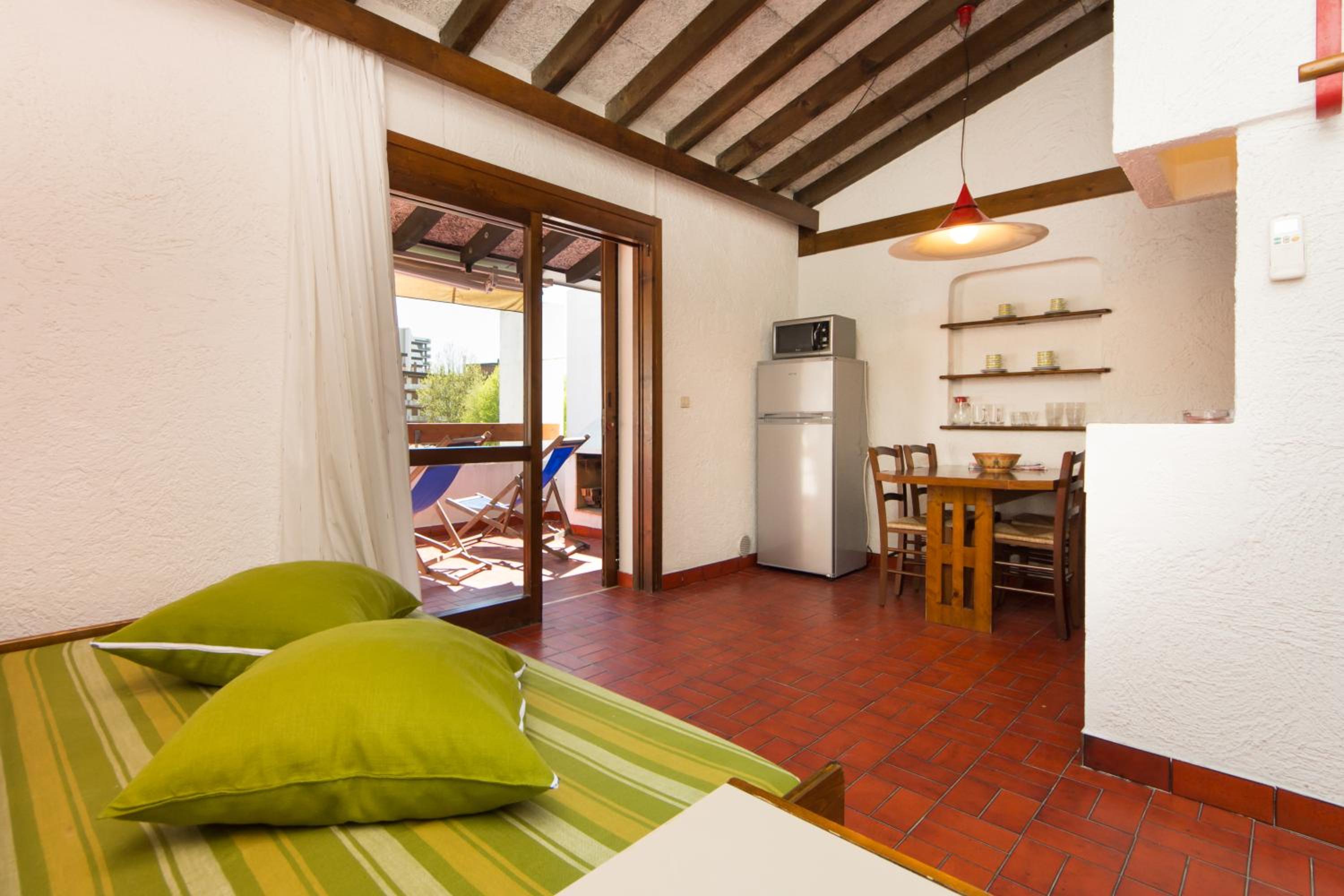 Economy Small One-Bedroom Apartment with Balcony - Photo 1