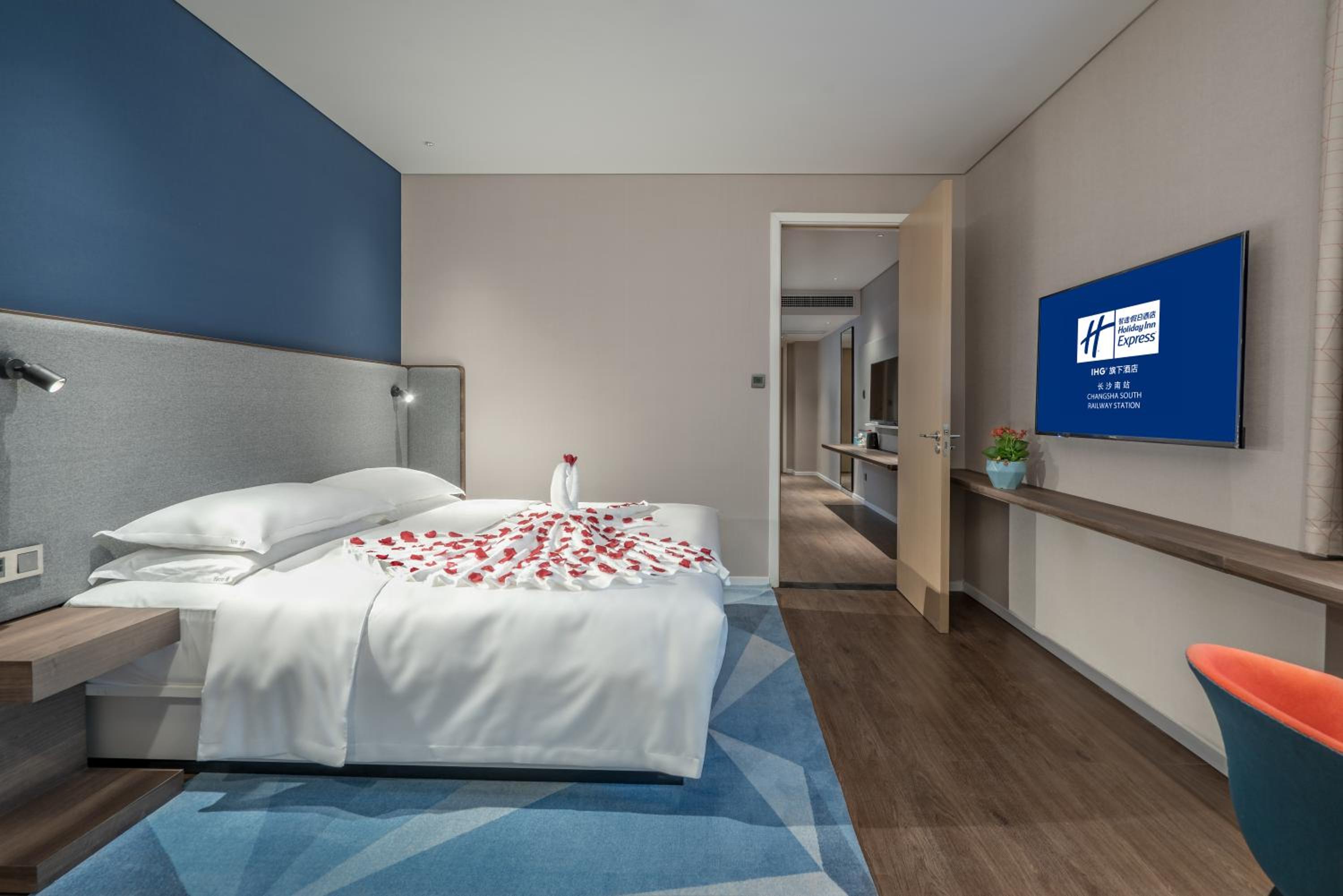 King Suite - Photo 1