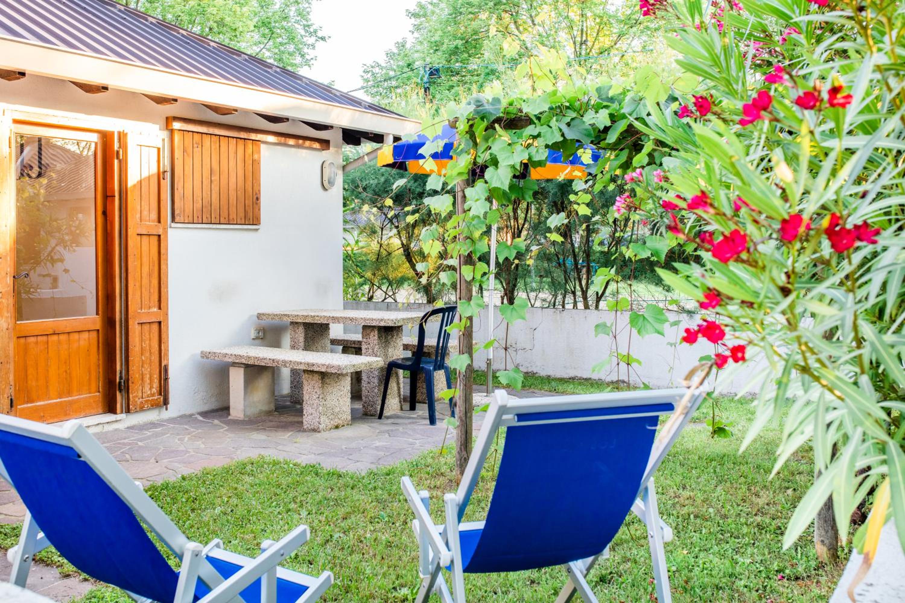 Deluxe Bungalow - Photo 3