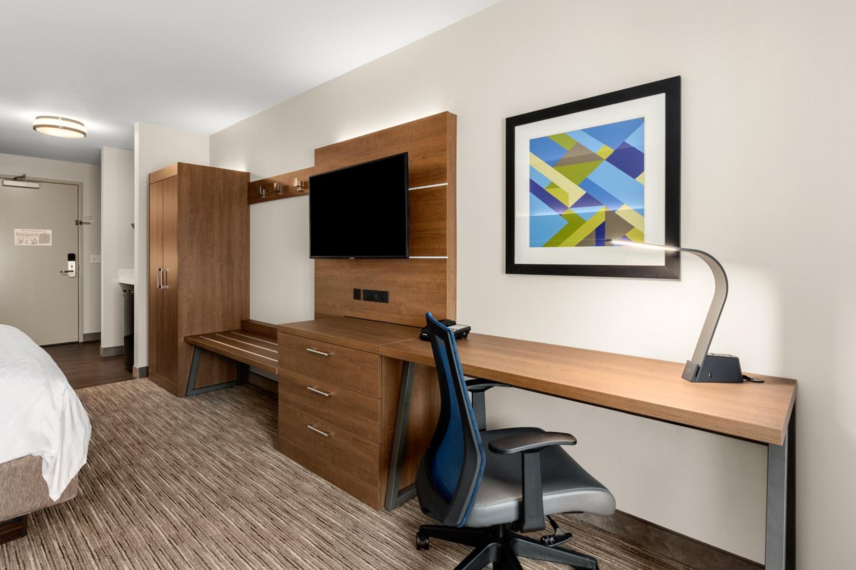 Standard King Room - Photo 3