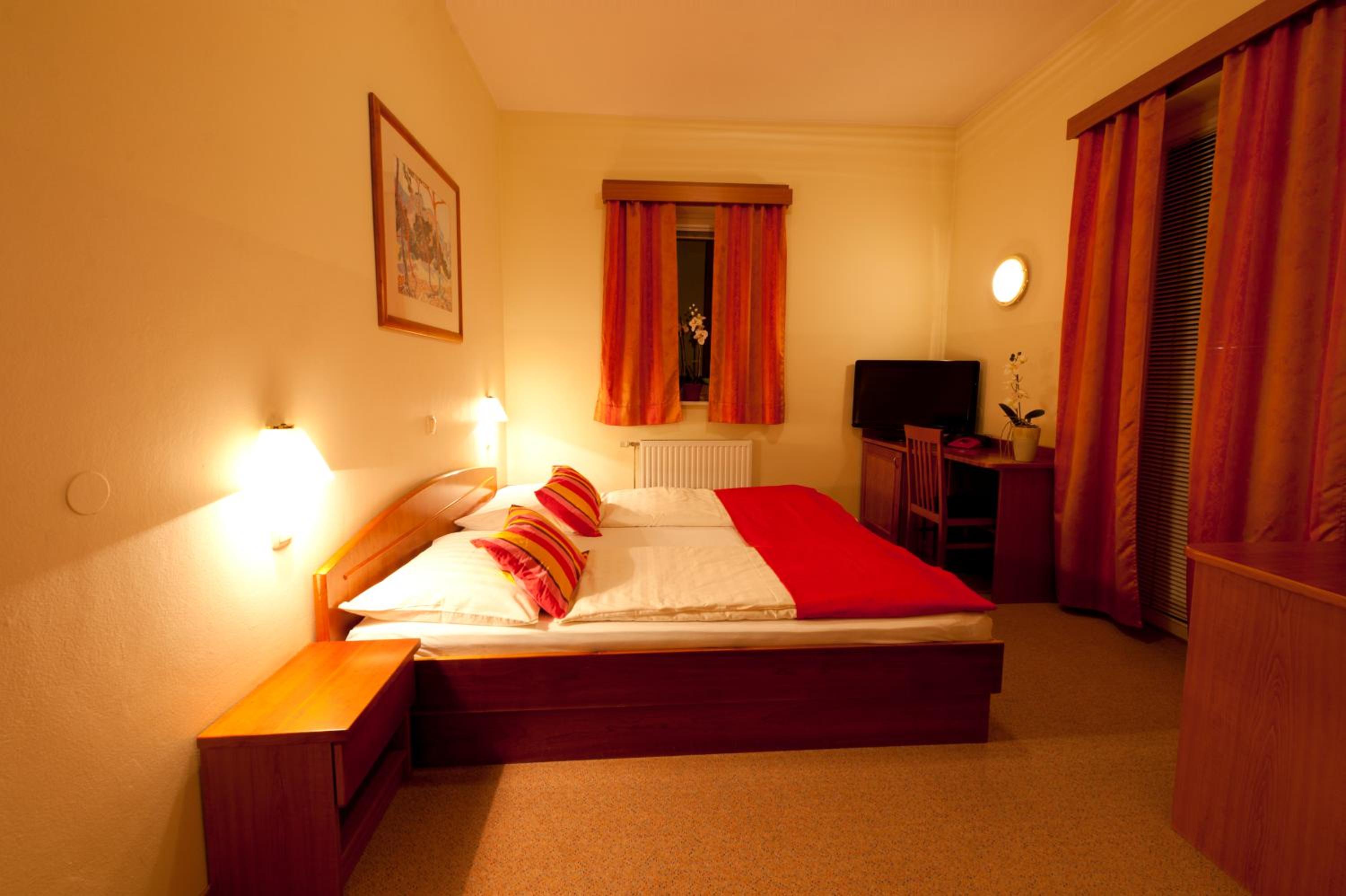 Double or Twin Room - Main Building - Photo 16