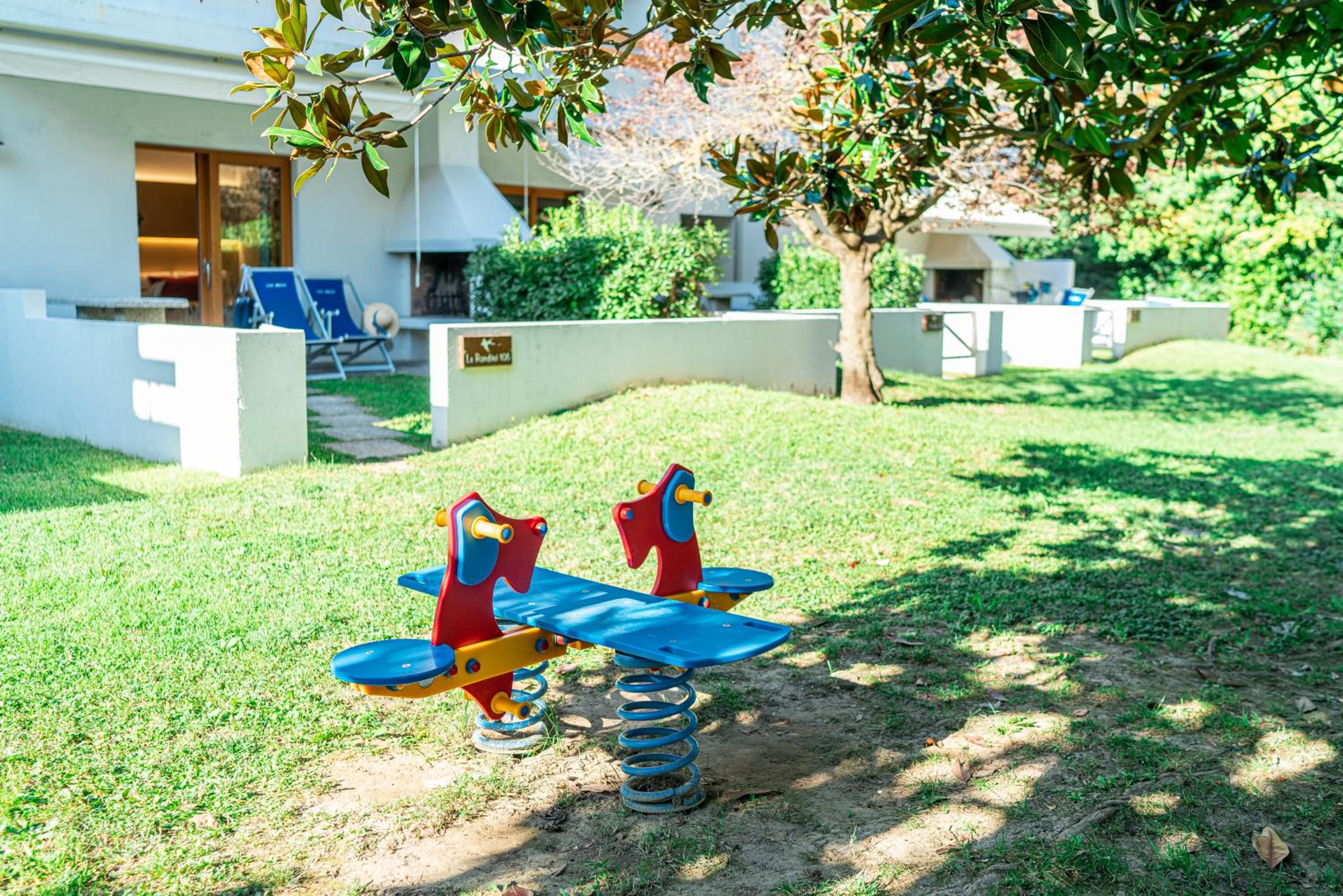 Deluxe Apartment with Private Garden - Photo 7