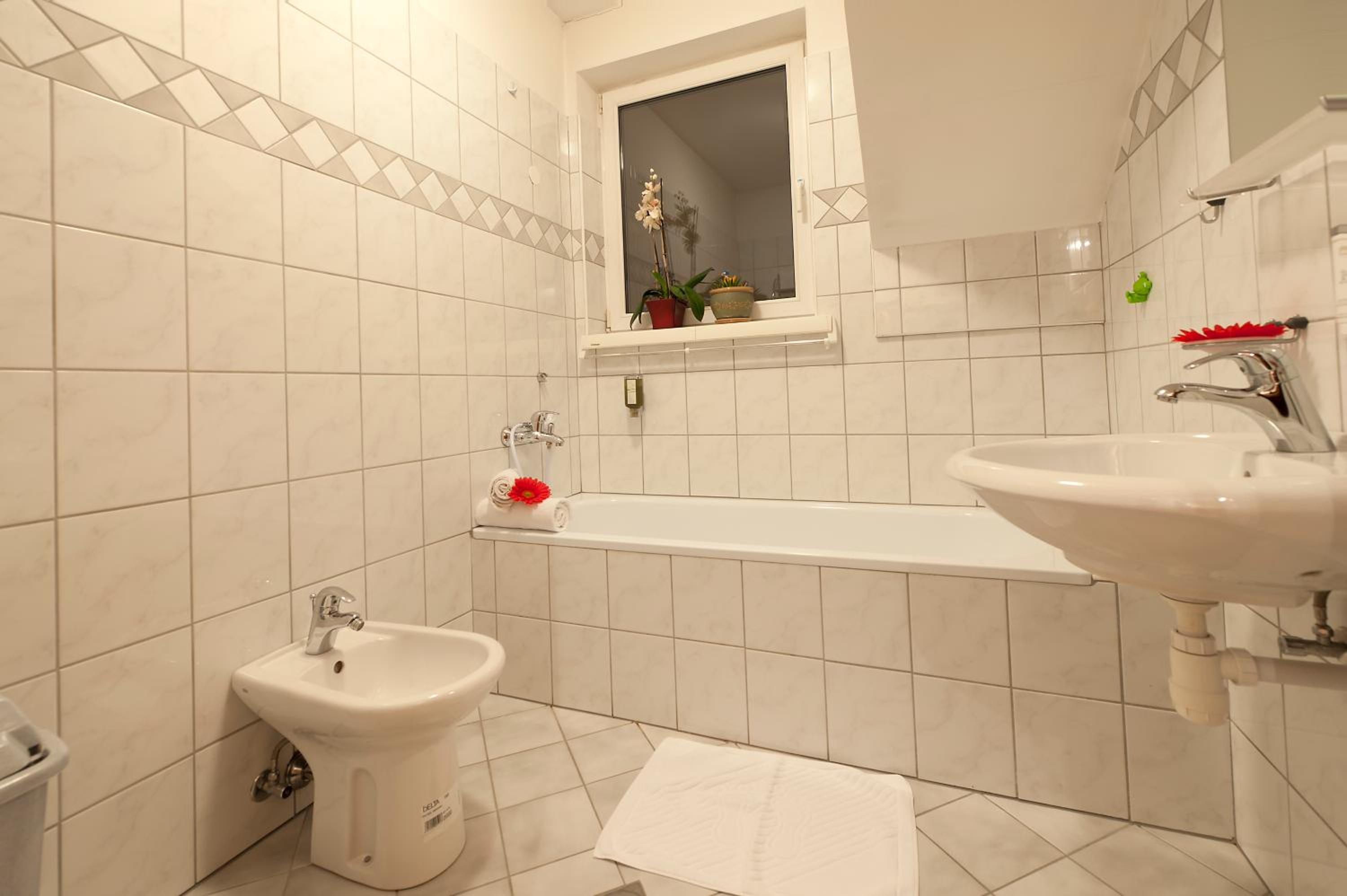 One-Bedroom Apartment (4 Adults) photo 3