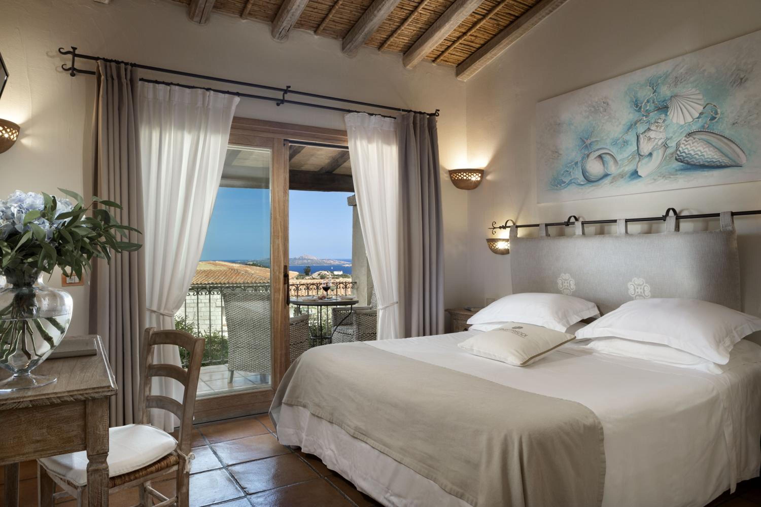 Deluxe Double or Twin Room with Partial Sea View - Photo 6