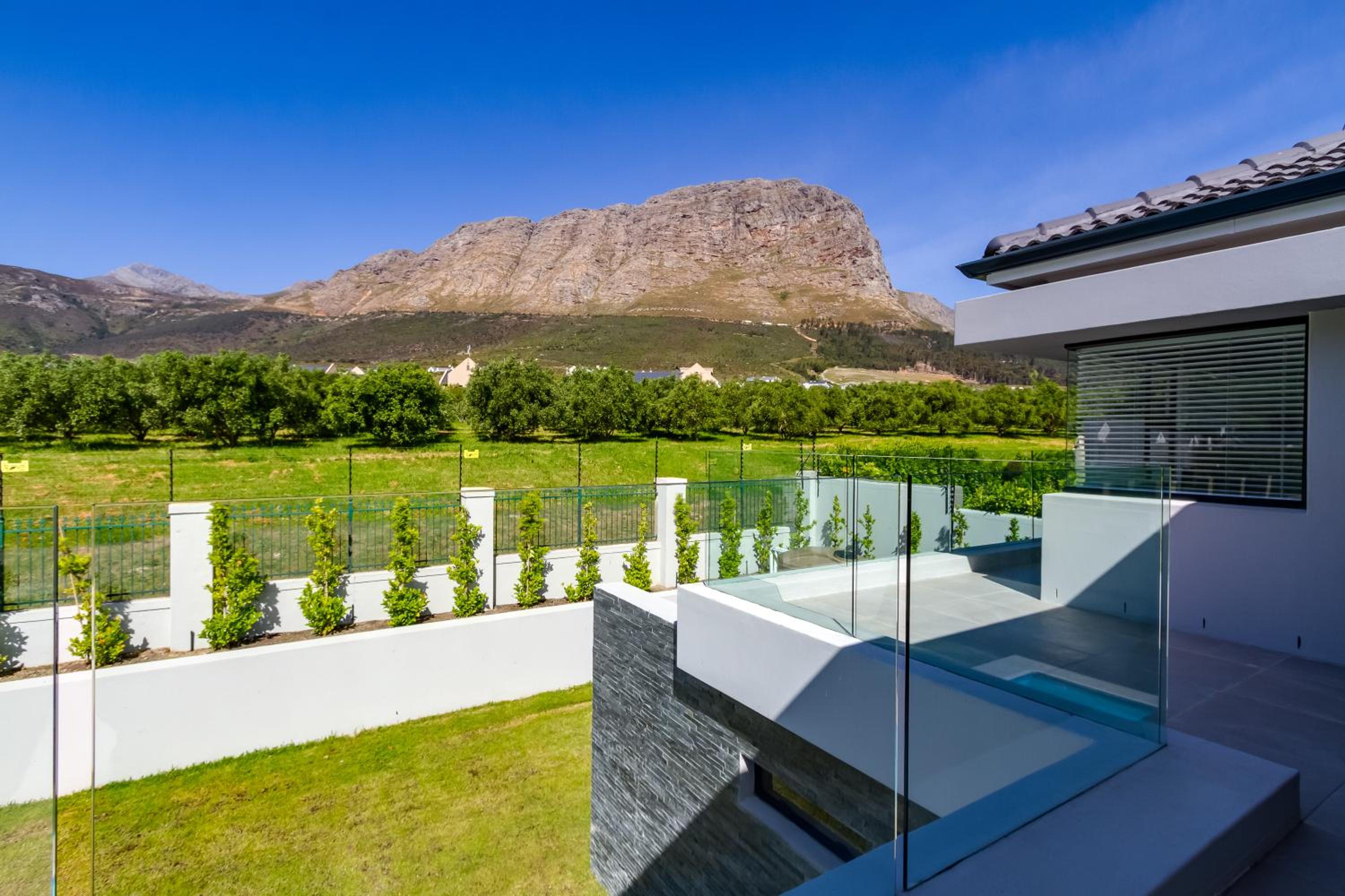 Three-Bedroom Villa - Photo 19