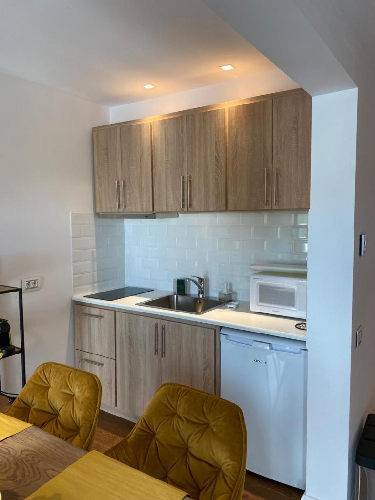 Apartment 4 - Photo 9