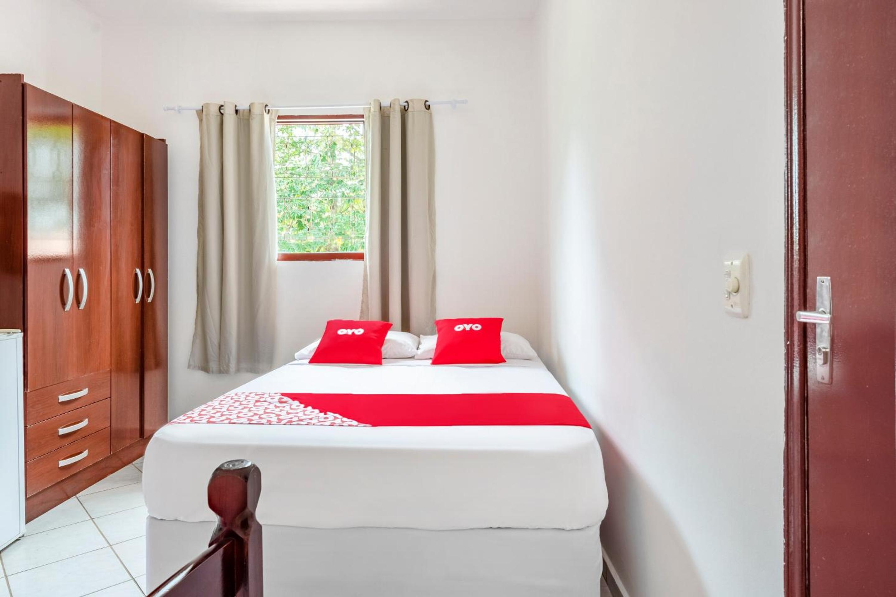 Triple Room without AC (1 Double bed + 1 Single bed) photo 2