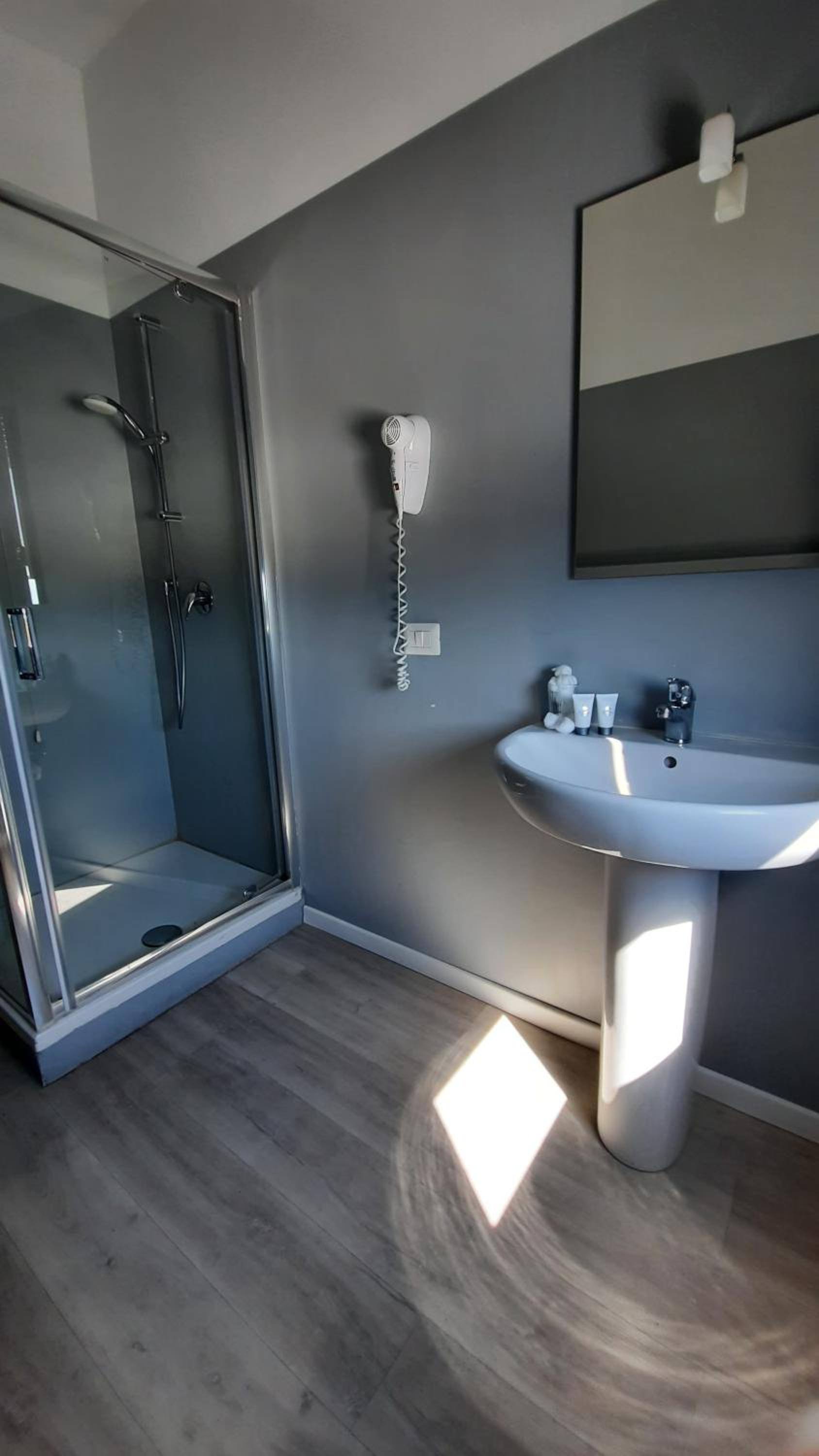 Triple Room with Private Bathroom - Photo 3