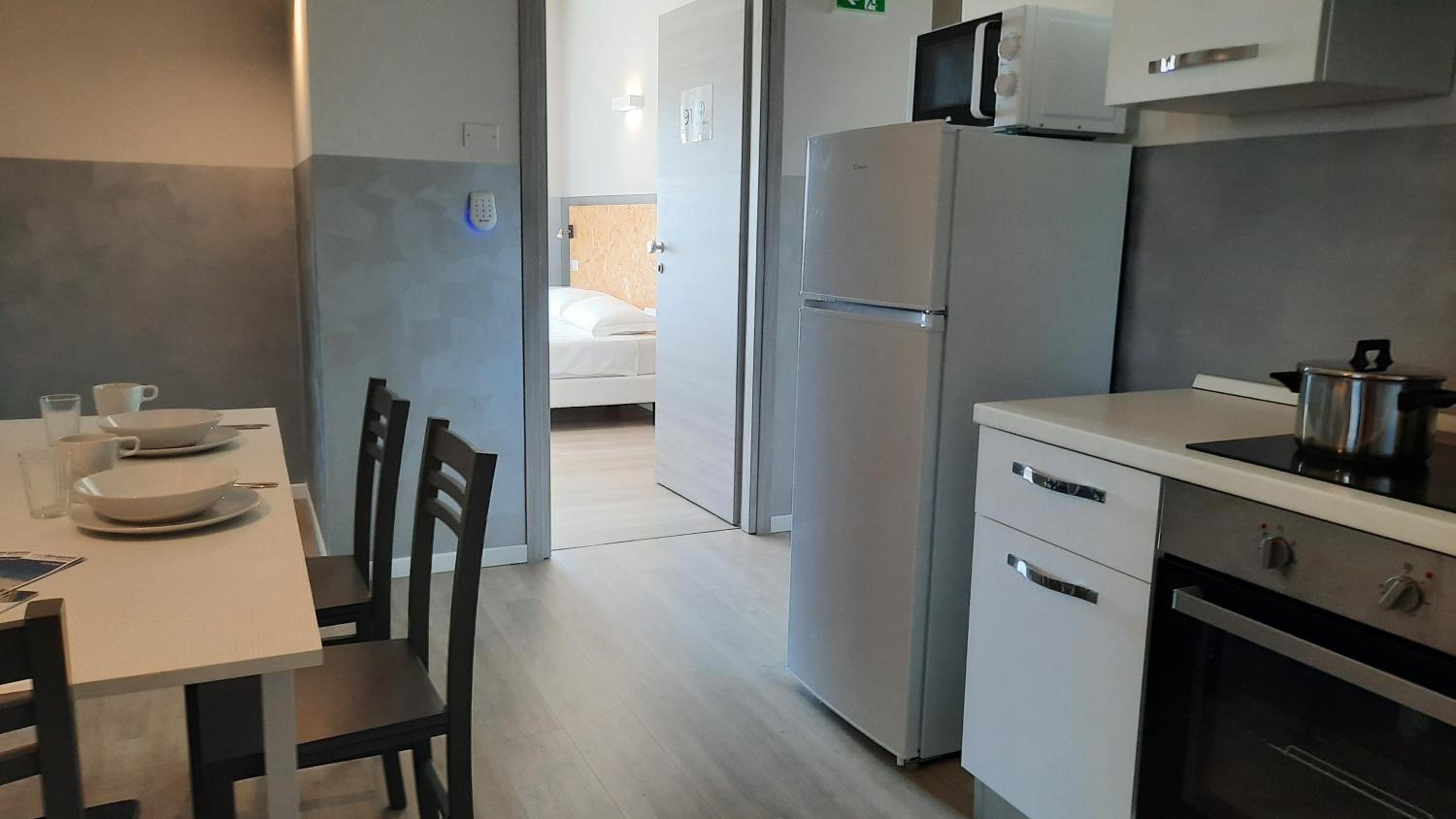 Quadruple Room with Private Bathroom - Photo 2