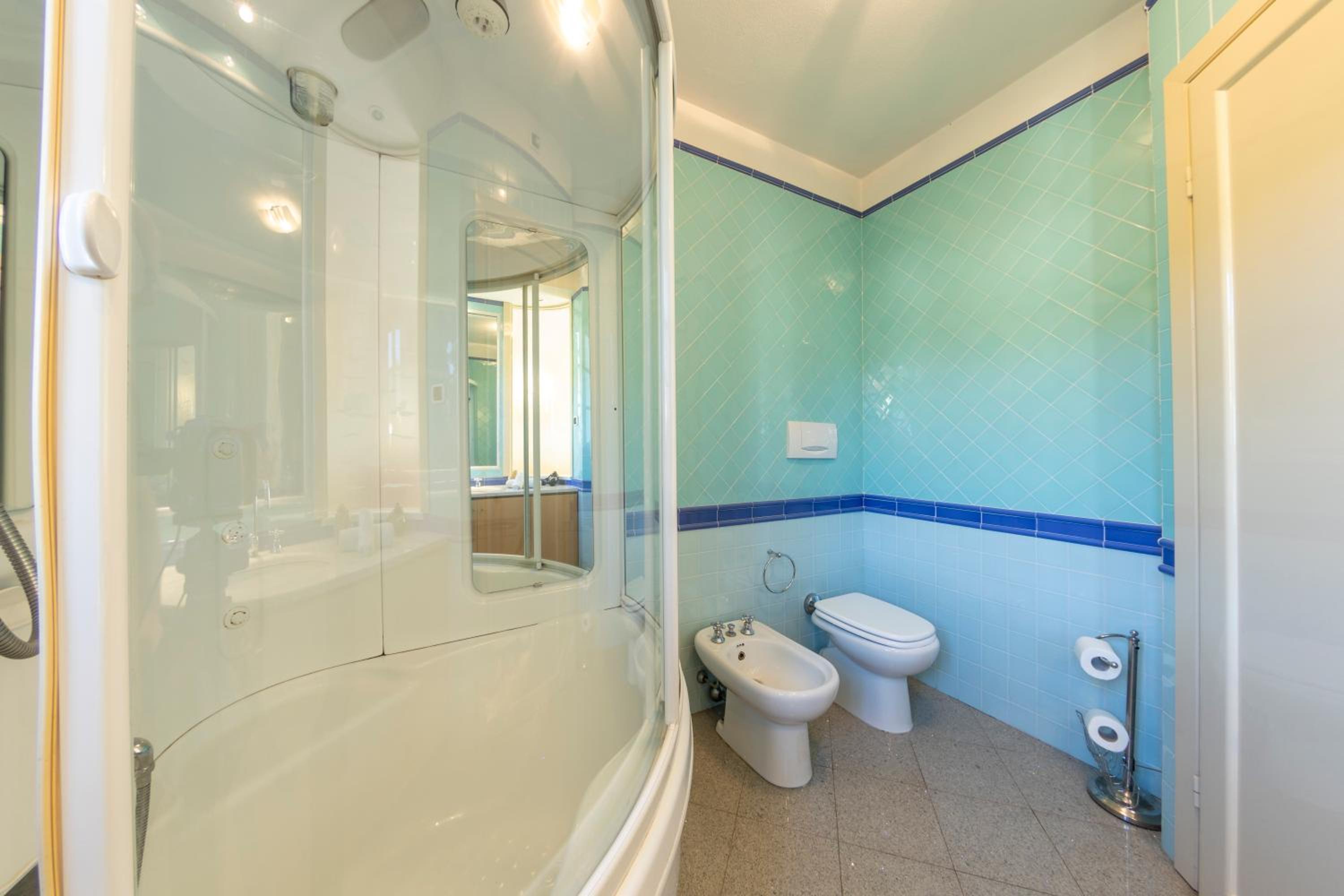 Deluxe Suite - Photo 7