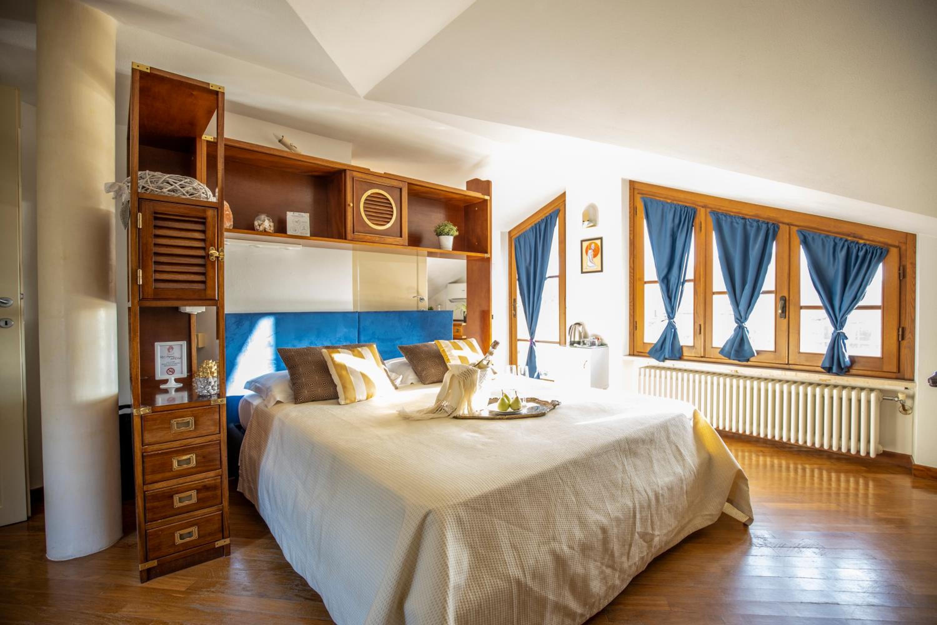 Deluxe Double Room with Balcony photo 1