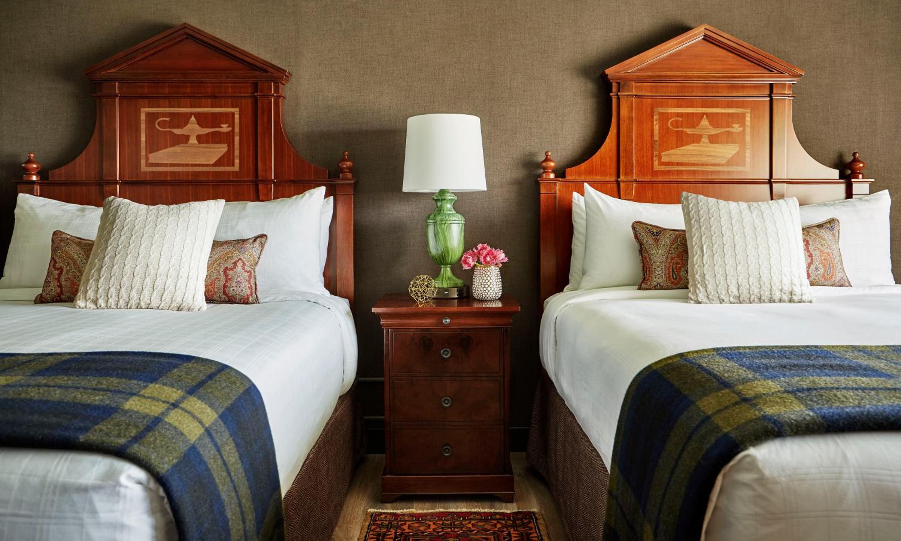 Graduate Queen Room with Two Queen Beds and City View photo 3