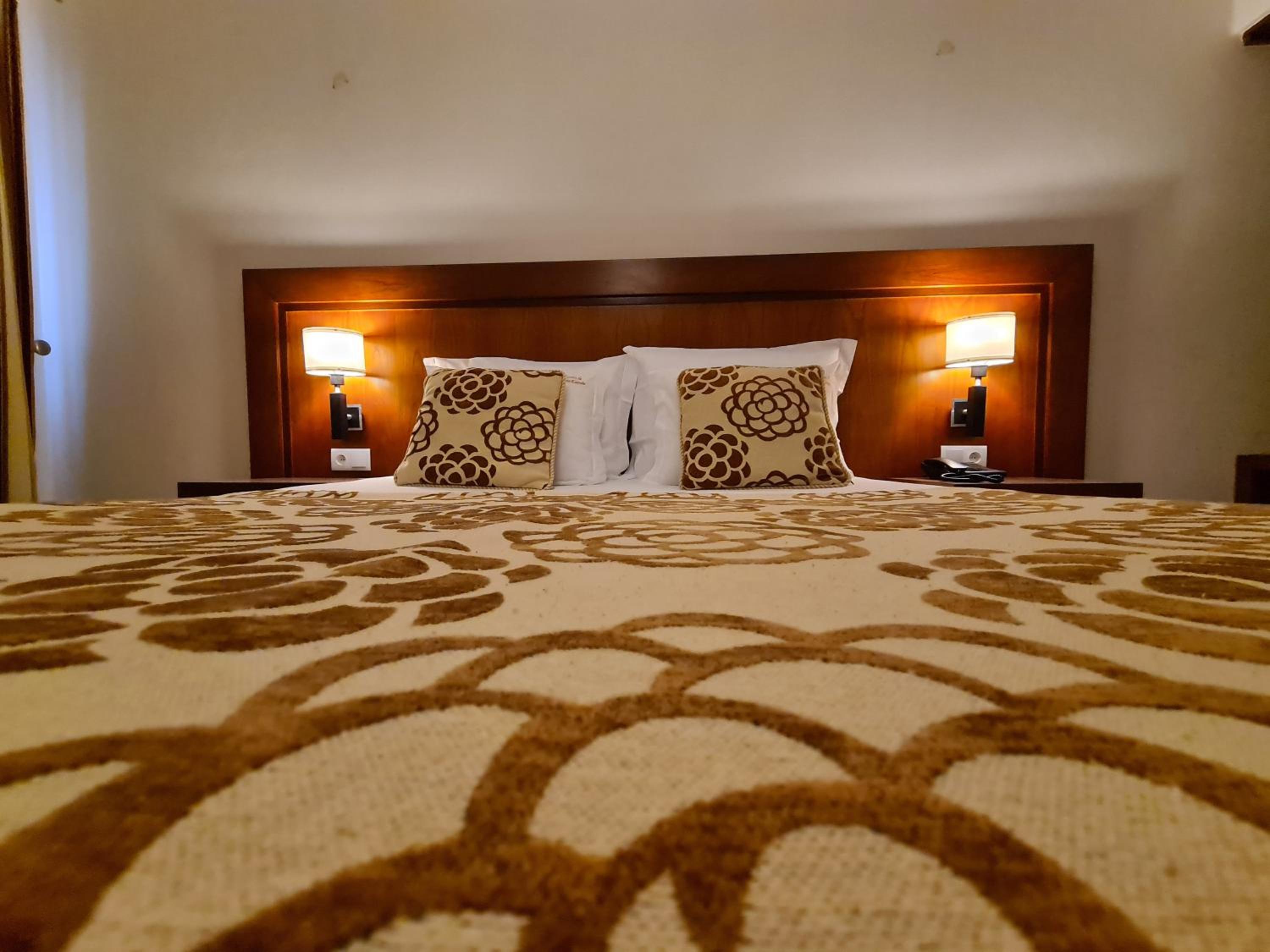 Double or Twin Room - Photo 8