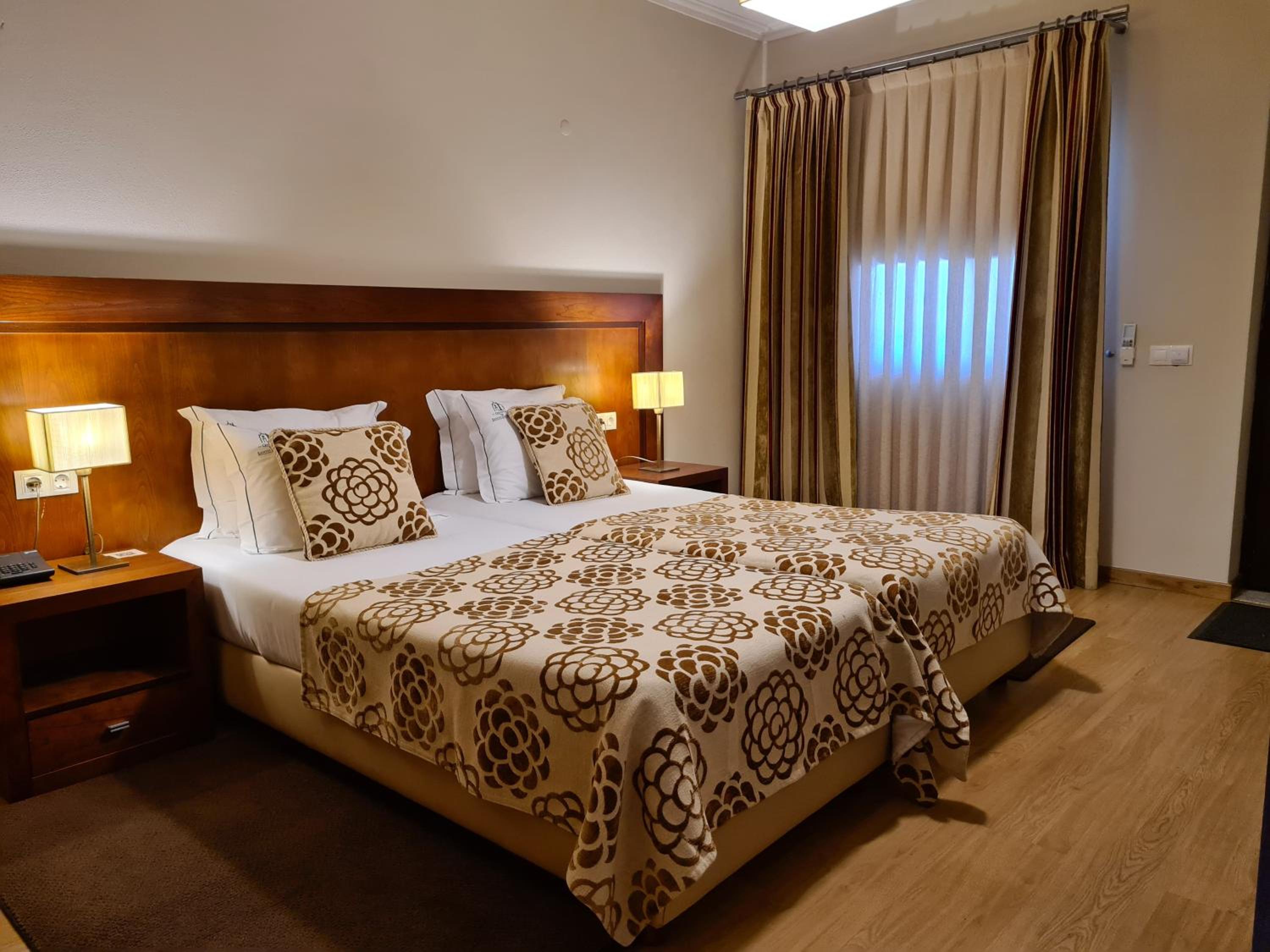 Double or Twin Room - Photo 9
