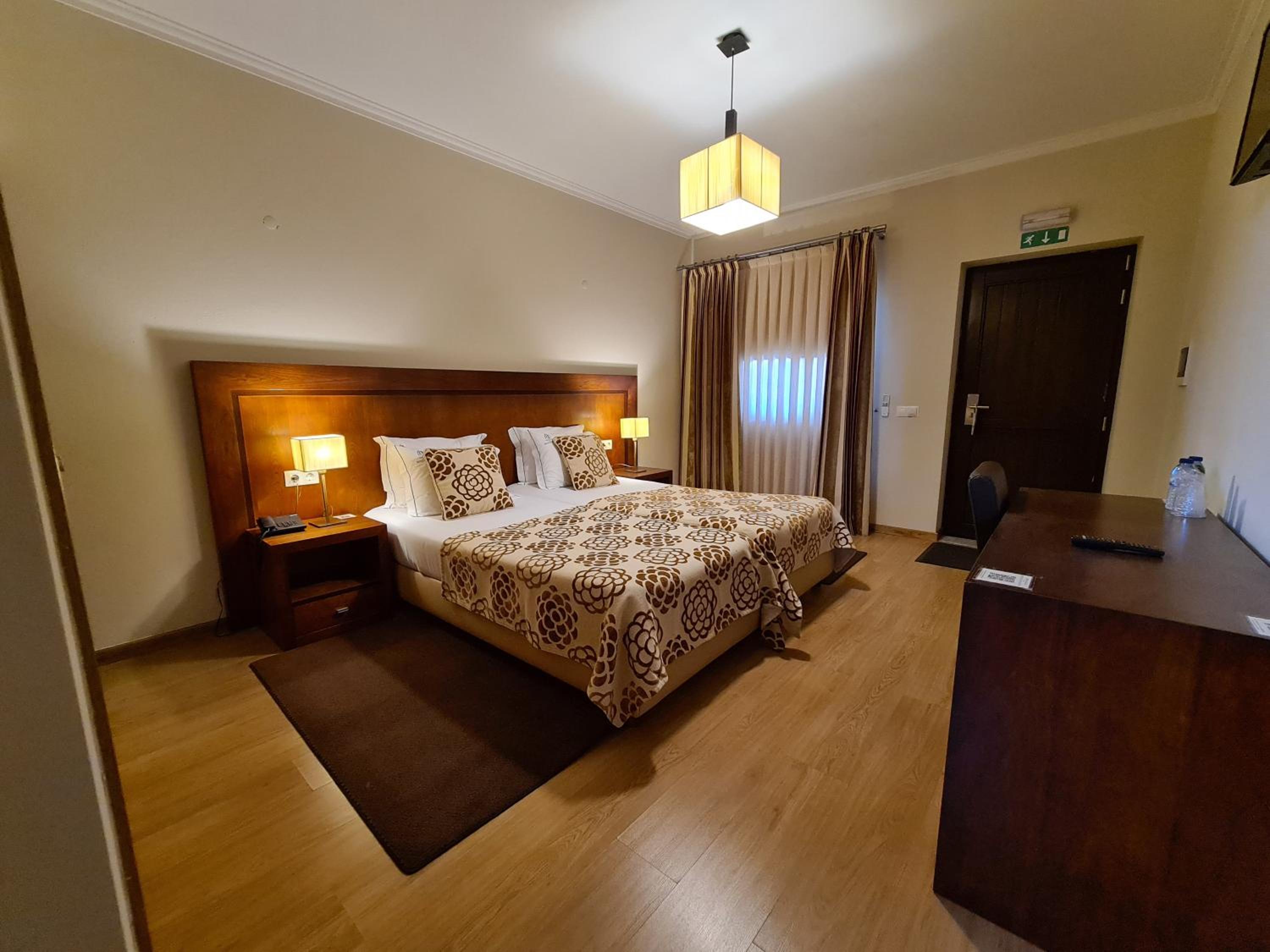 Double or Twin Room - Photo 10