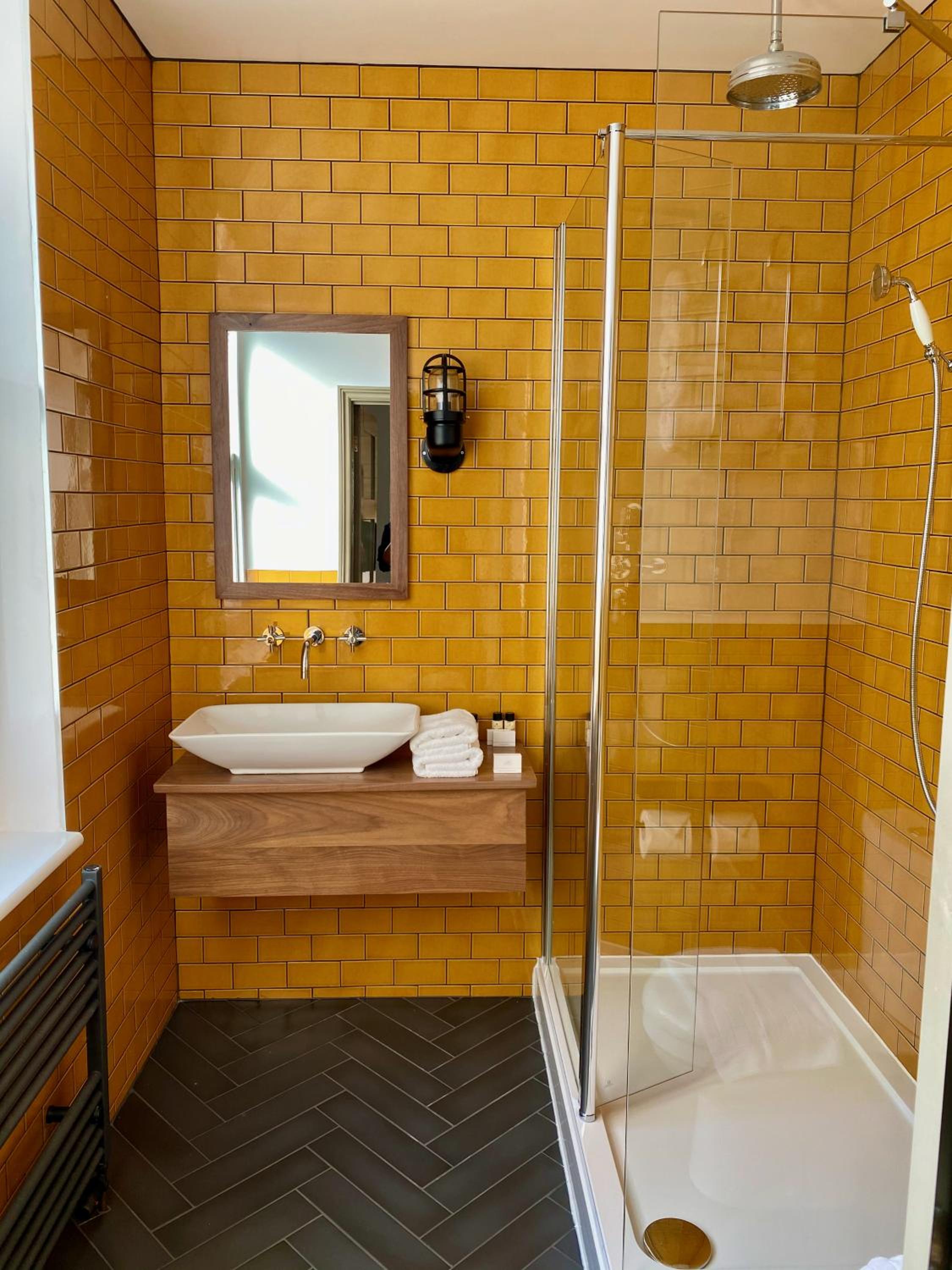 Superior King Room - Photo 7