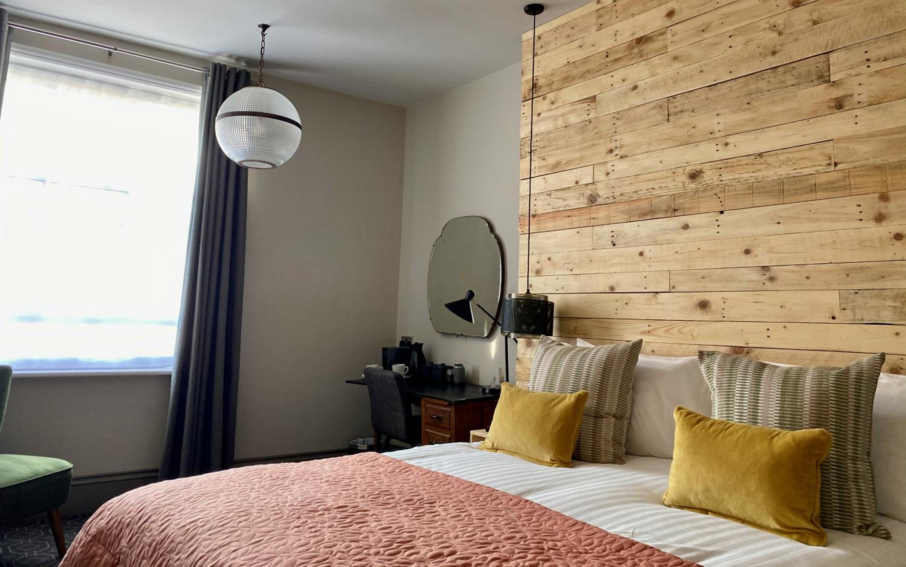 Superior King Room - Photo 17