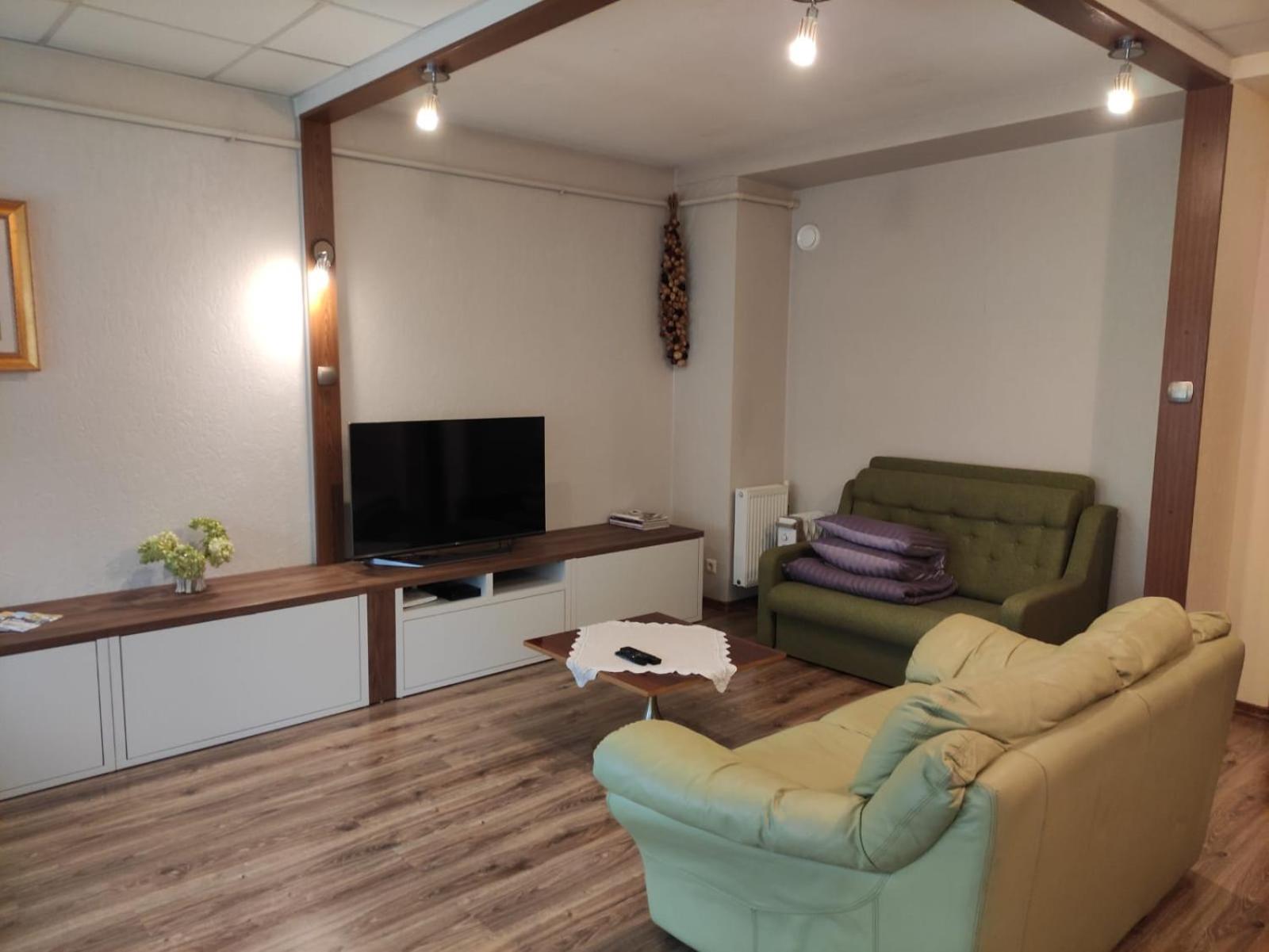 Family Studio - Photo 13