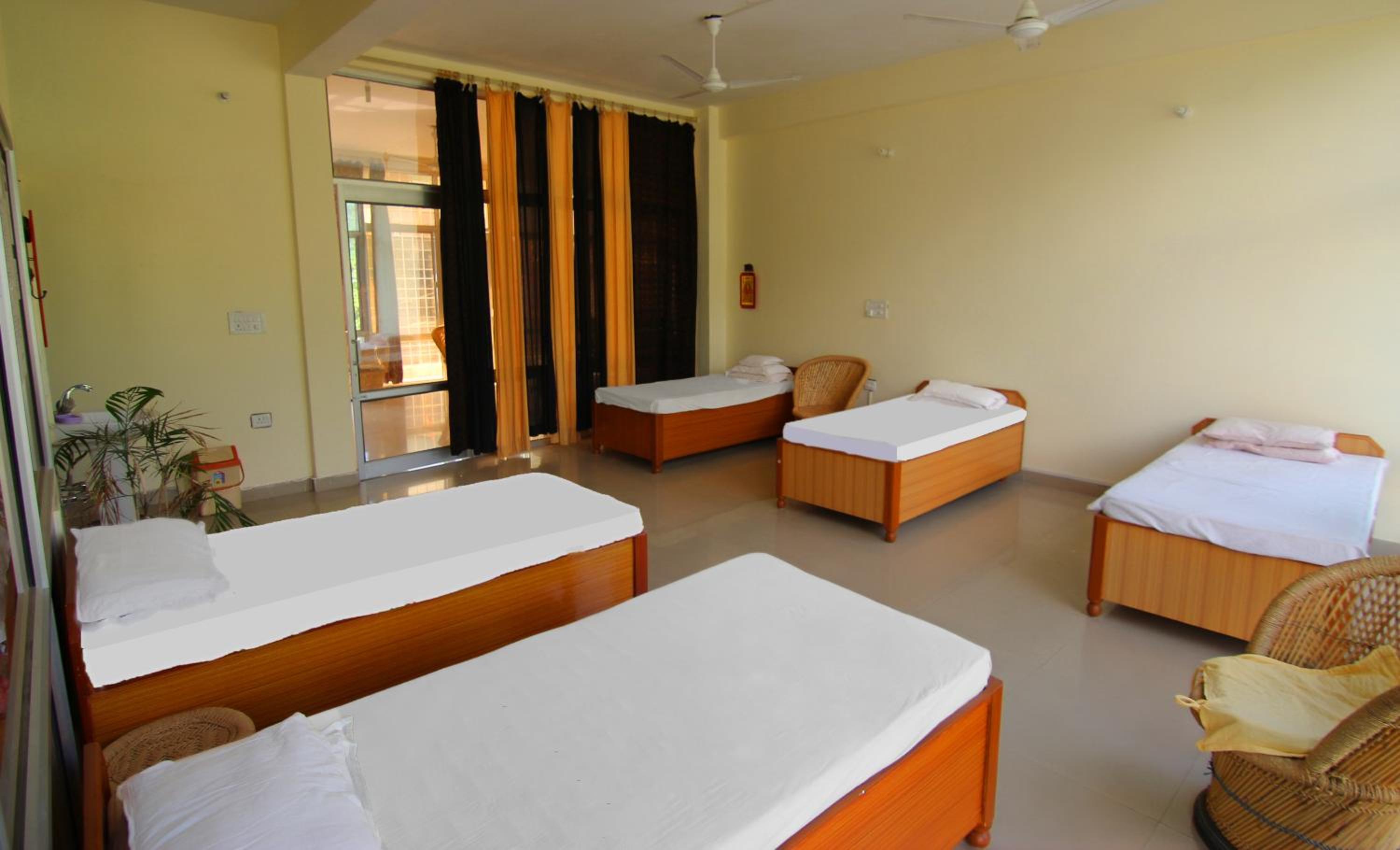 Bed in 6-Bed Female Dormitory Room photo 3