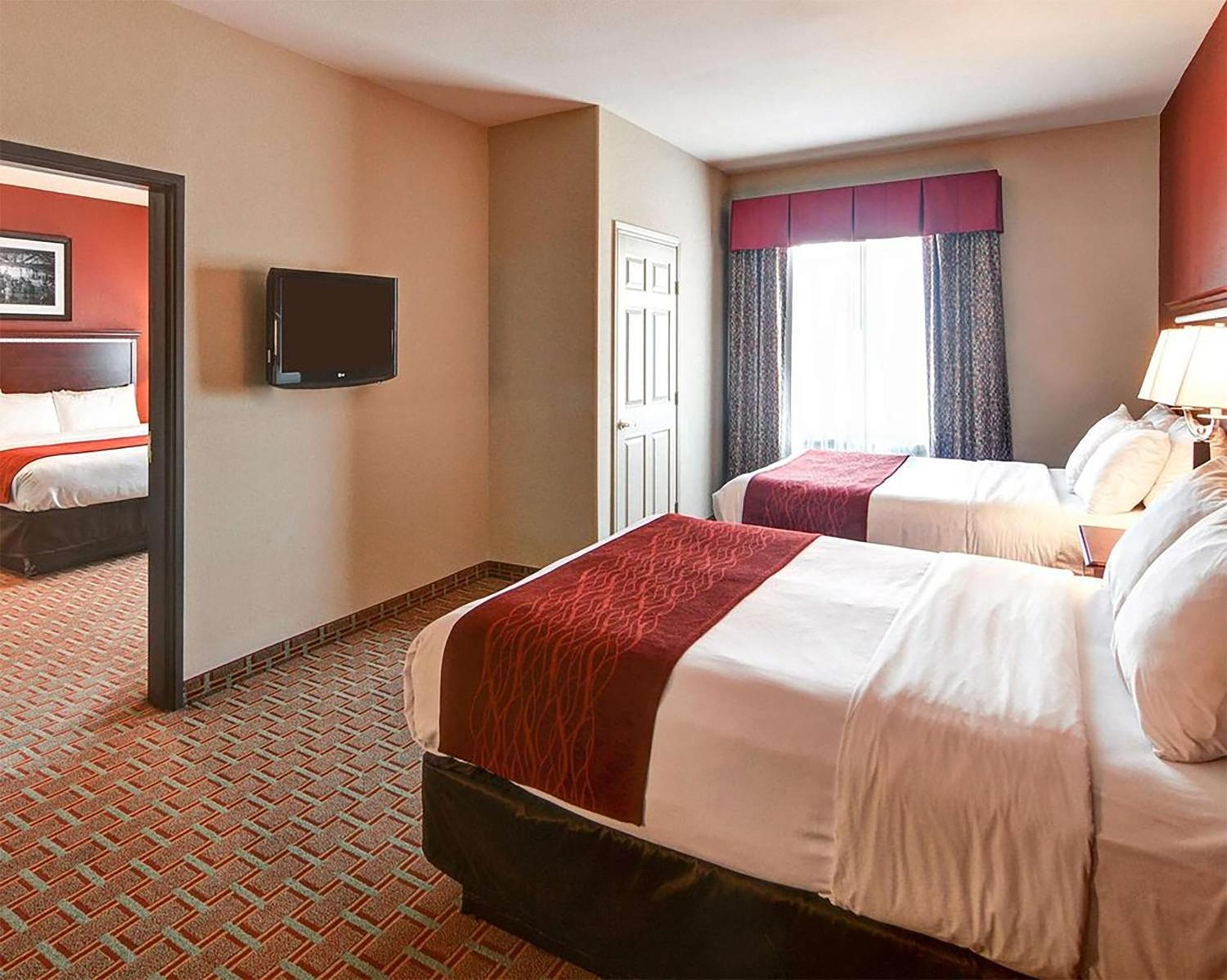 Two-Bedroom Suite - Photo 2