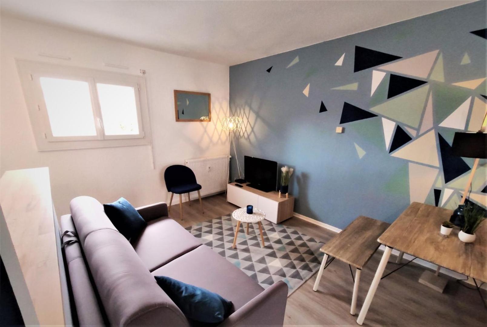One-Bedroom Apartment - Photo 2