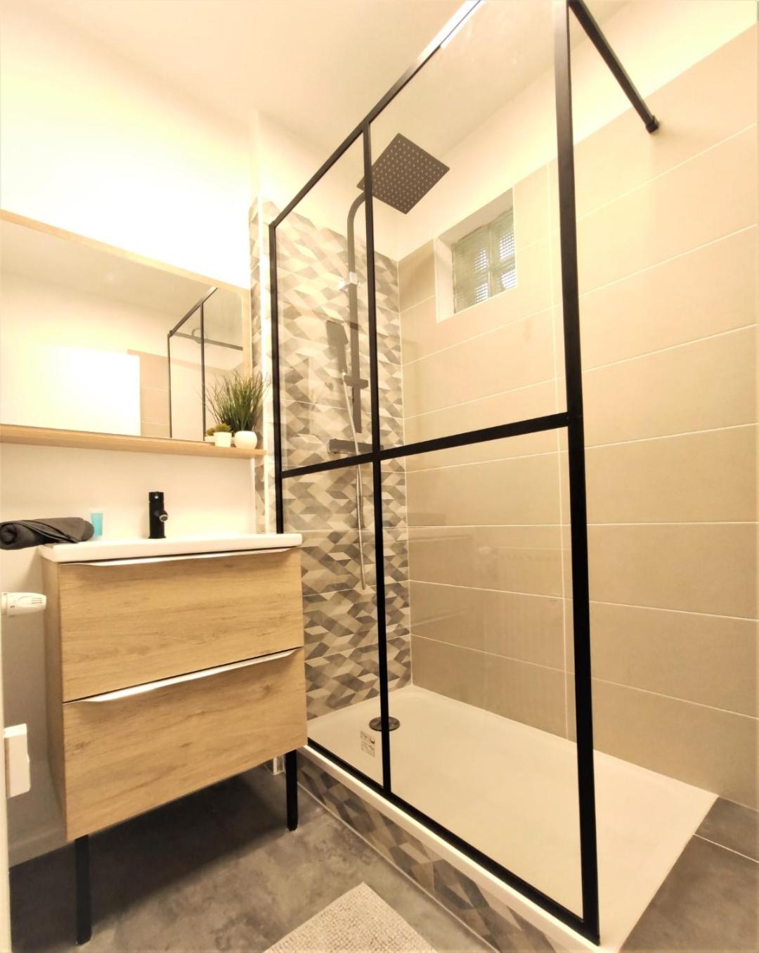 One-Bedroom Apartment - Photo 3