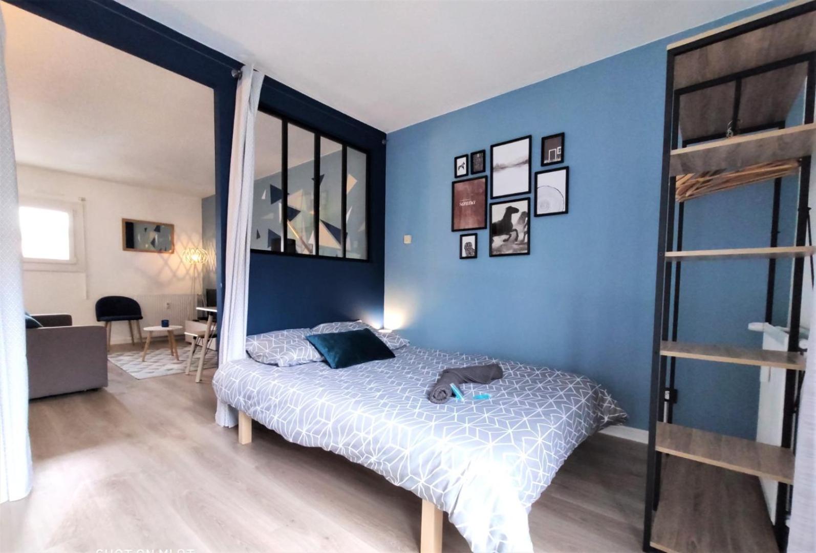 One-Bedroom Apartment - Photo 6