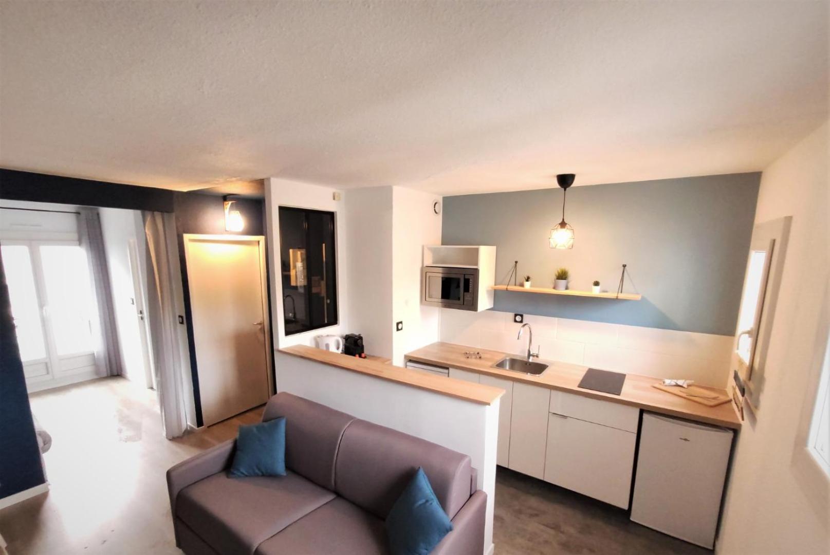 One-Bedroom Apartment - Photo 14