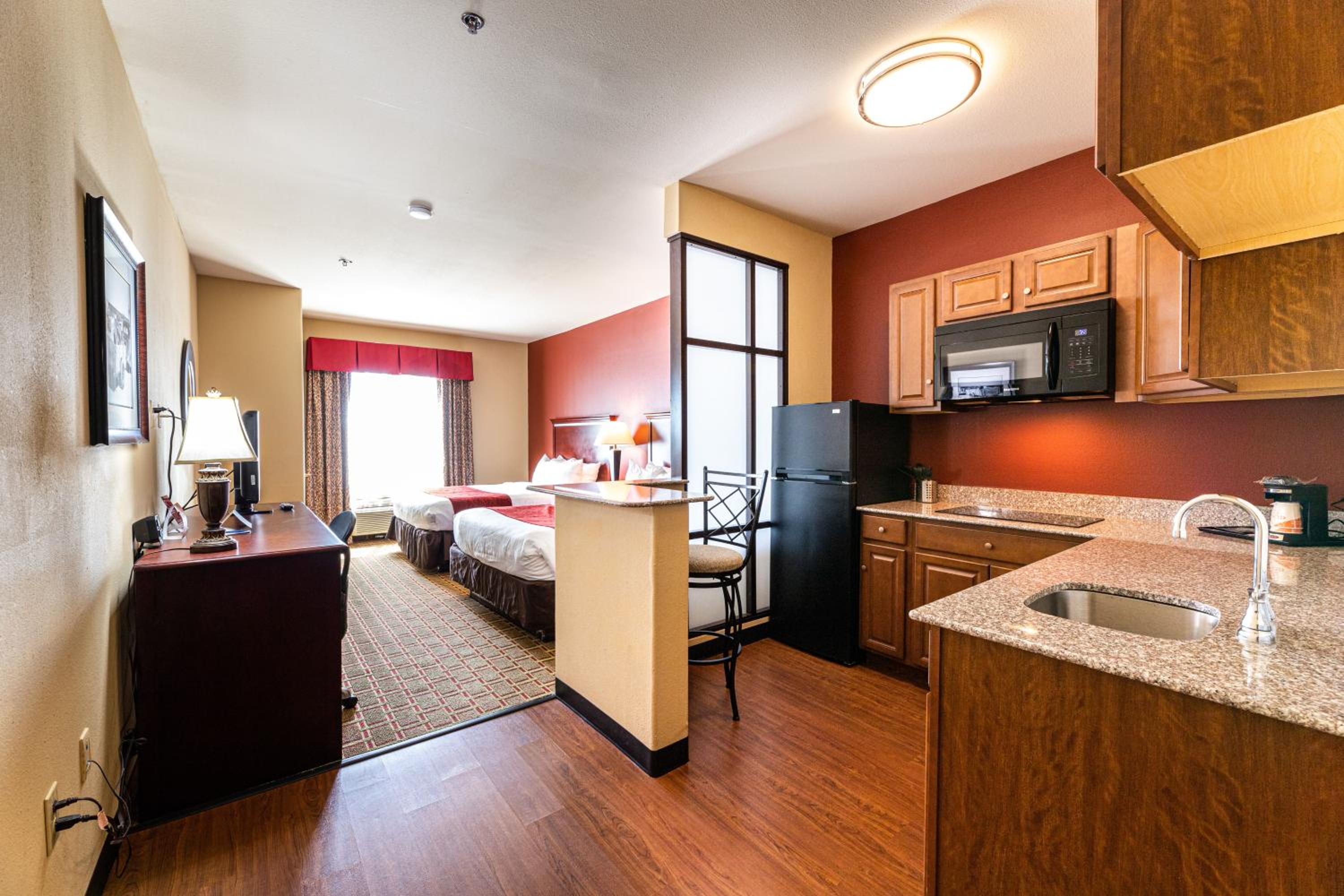 Efficiency Queen Suite with Kitchenette  - Photo 1